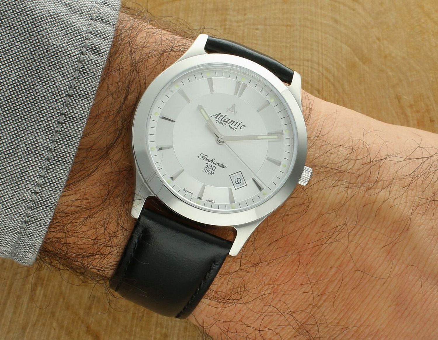 Elegancki damski zegarek Atlantic Seahunter 71360.41.21 z mechanizmem kwarcowym, srebrną kopertą, szafirowym szkłem i skórzanym paskiem. Wodoszczelność 100m.1.jpg