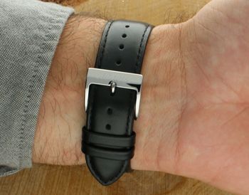 Elegancki damski zegarek Atlantic Seahunter 71360.41.21 z mechanizmem kwarcowym, srebrną kopertą, szafirowym szkłem i skórzanym paskiem. Wodoszczelność 100m.4.jpg