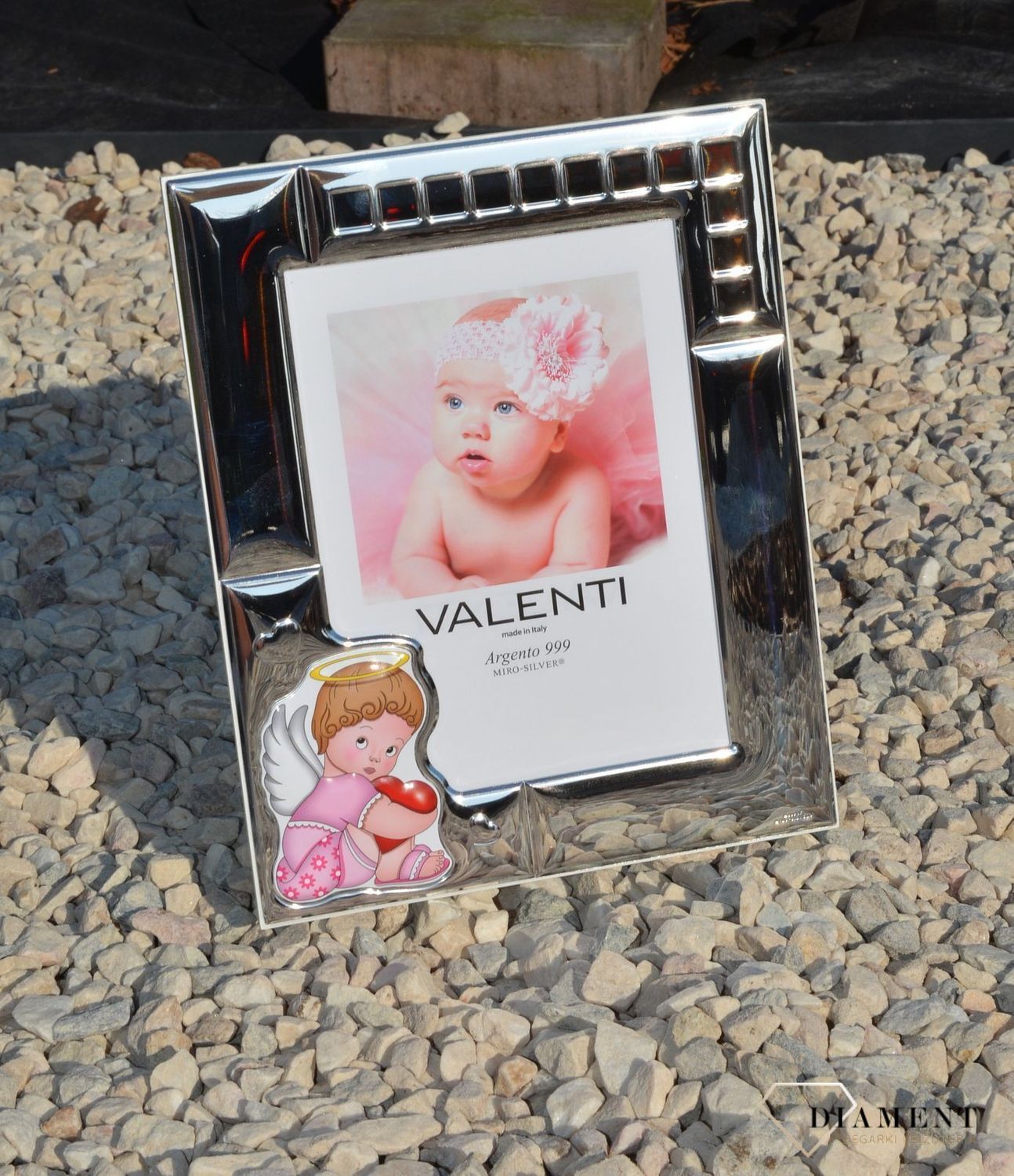 Piękna, srebrna ramka na Chrzest Święty dla dziewczynki. Piękna i niezapomniana pamiątka z okazji narodzin, chrztu, roczku, kolejnych urodzin..png