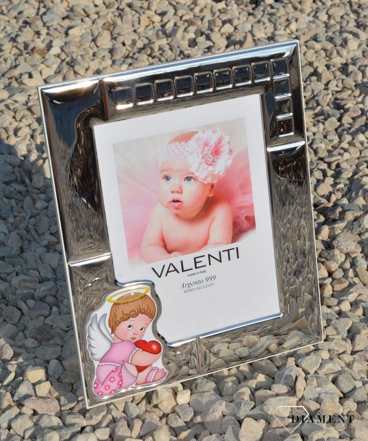 Piękna, srebrna ramka na Chrzest Święty dla dziewczynki. Piękna i niezapomniana pamiątka z okazji narodzin, chrztu, roczku, kolejnych urodzin..png