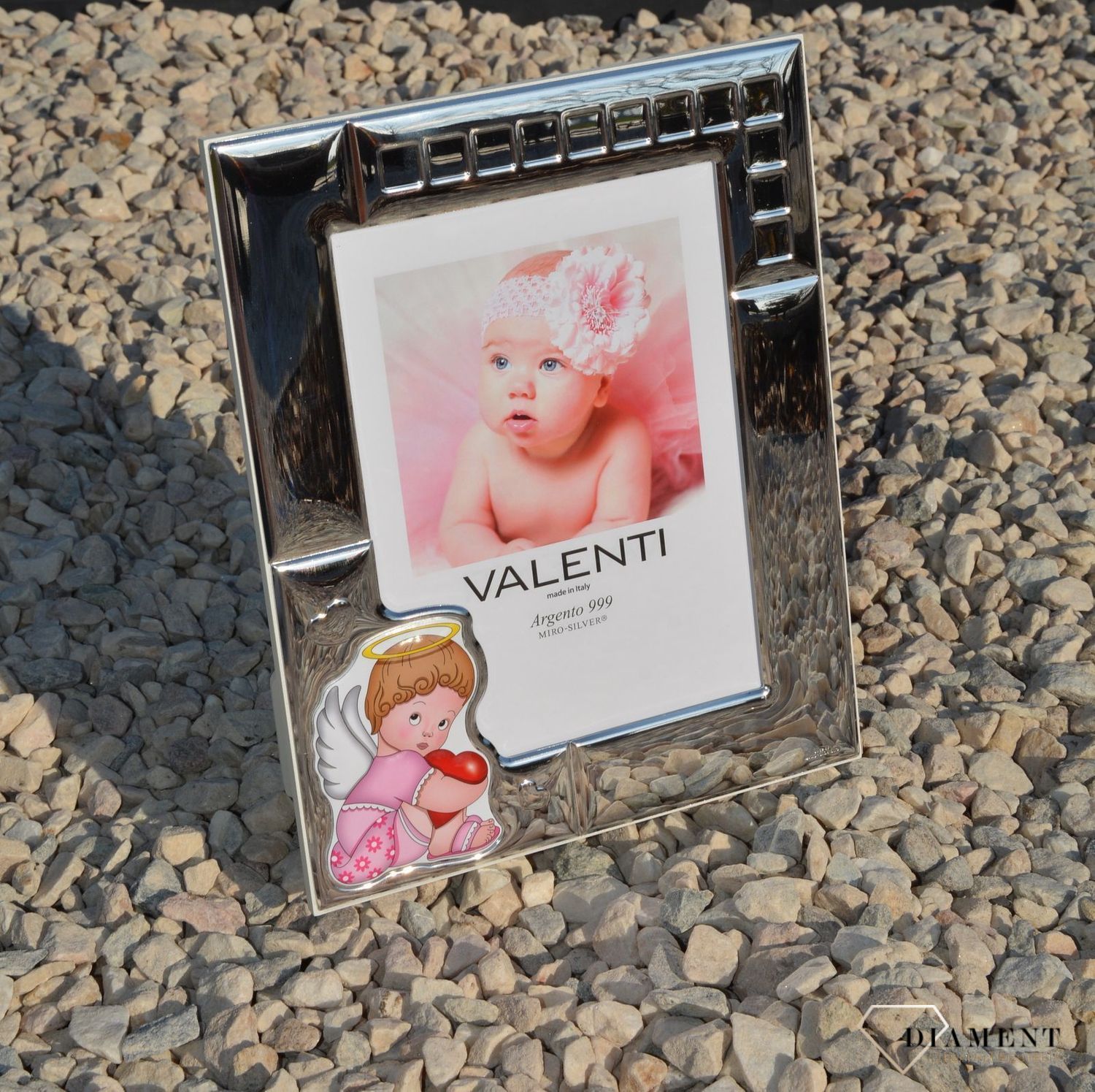 Piękna, srebrna ramka na Chrzest Święty dla dziewczynki. Piękna i niezapomniana pamiątka z okazji narodzin, chrztu, roczku, kolejnych urodzin..png