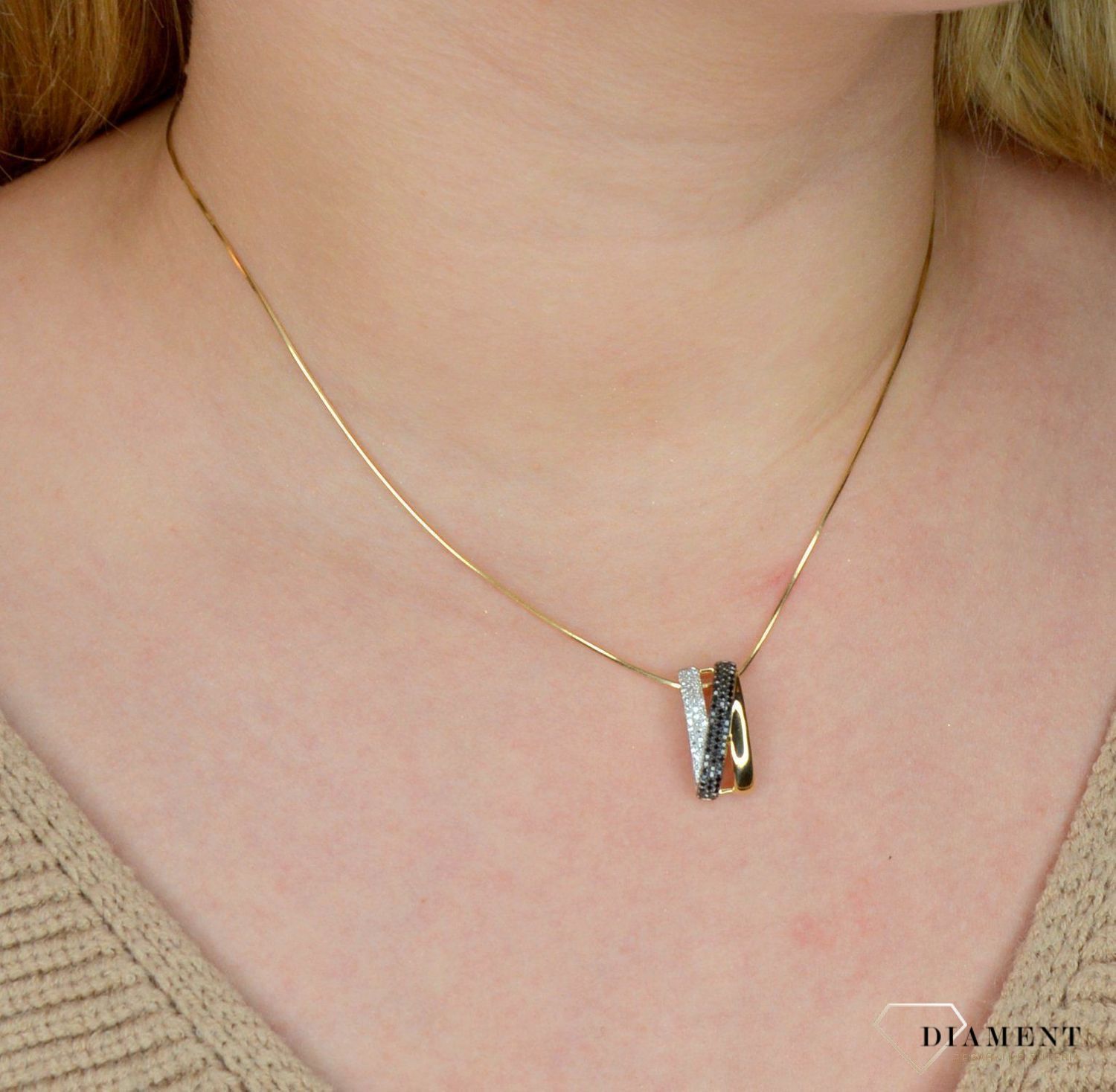 Złota zawieszka DIAMENT czarne i białe diamenty polskiej marki A 0800024419 73625P001-G1Q1.jpg