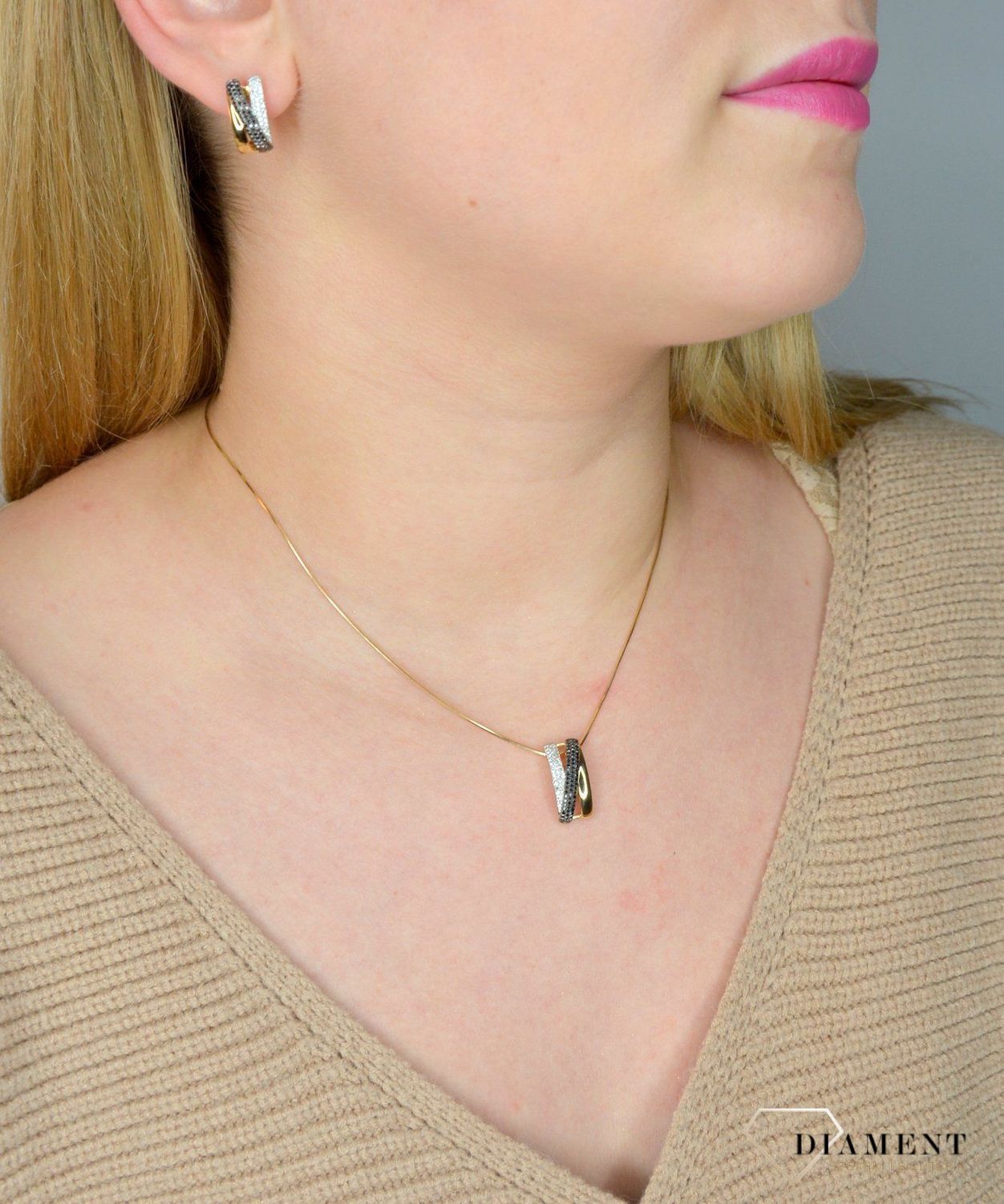 Złota zawieszka DIAMENT czarne i białe diamenty polskiej marki A 0800024419 73625P001-G1Q1.jpg