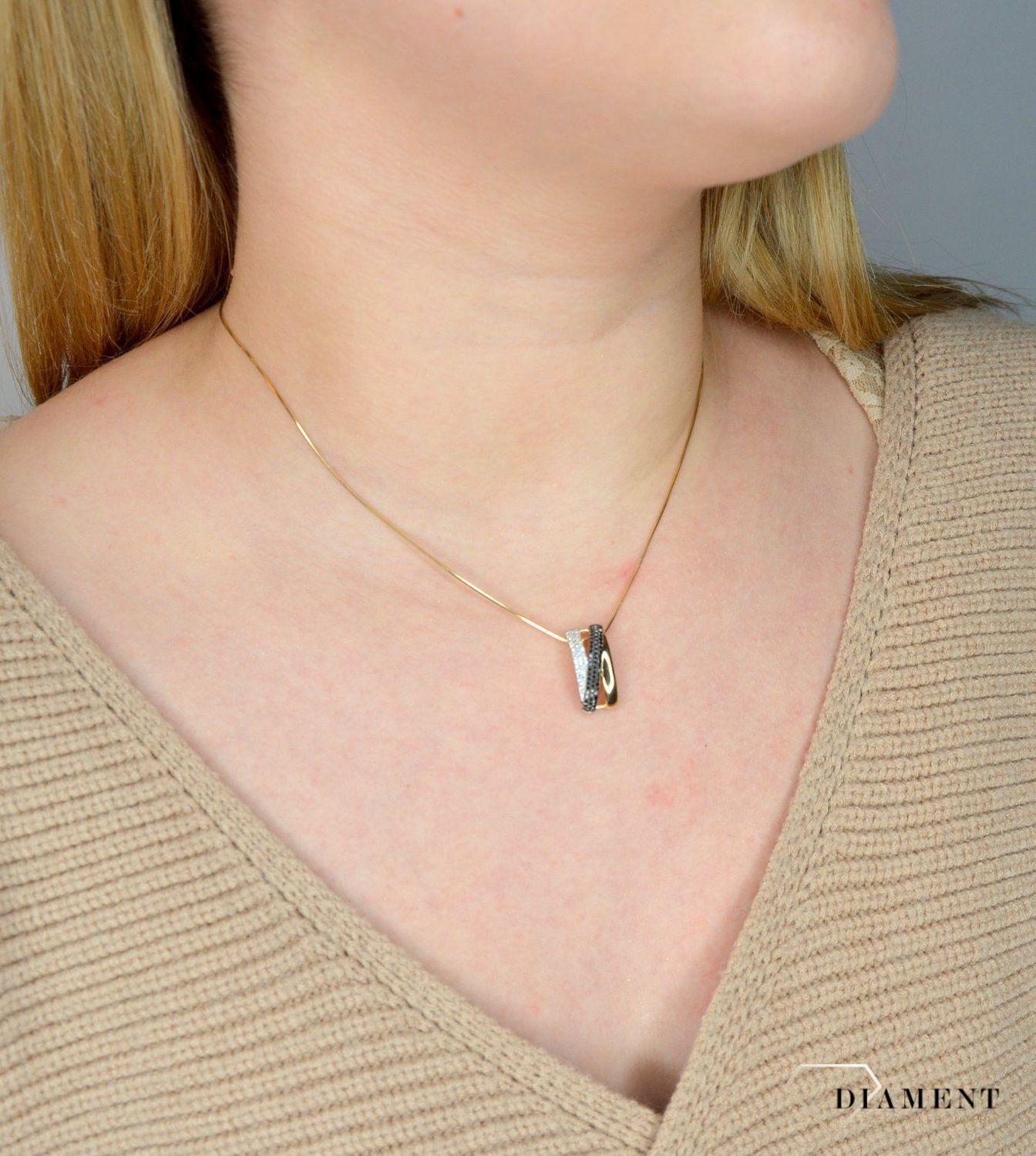 Złota zawieszka DIAMENT czarne i białe diamenty polskiej marki A 0800024419 73625P001-G1Q1.jpg