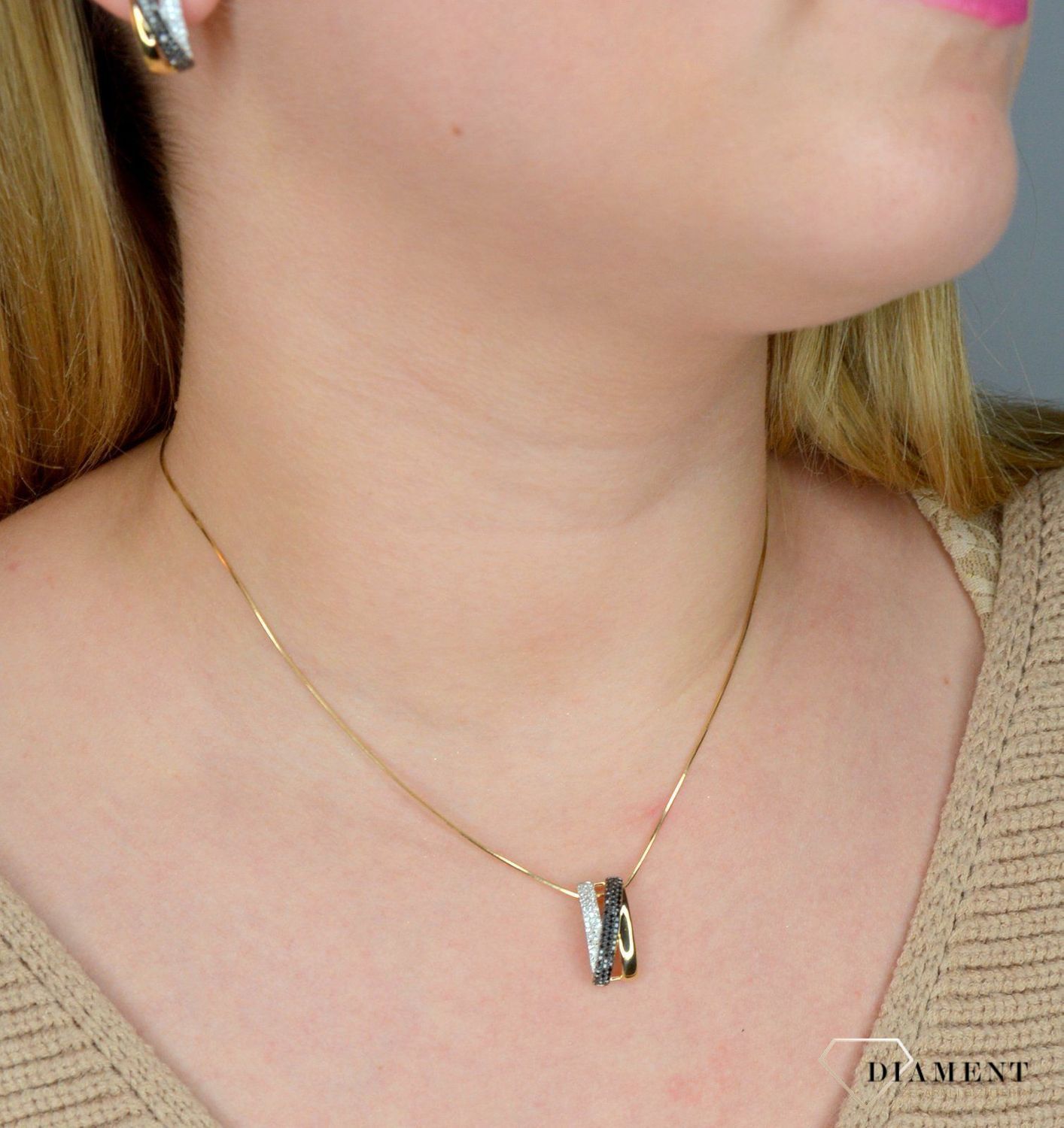 Złota zawieszka DIAMENT czarne i białe diamenty polskiej marki A 0800024419 73625P001-G1Q1.jpg