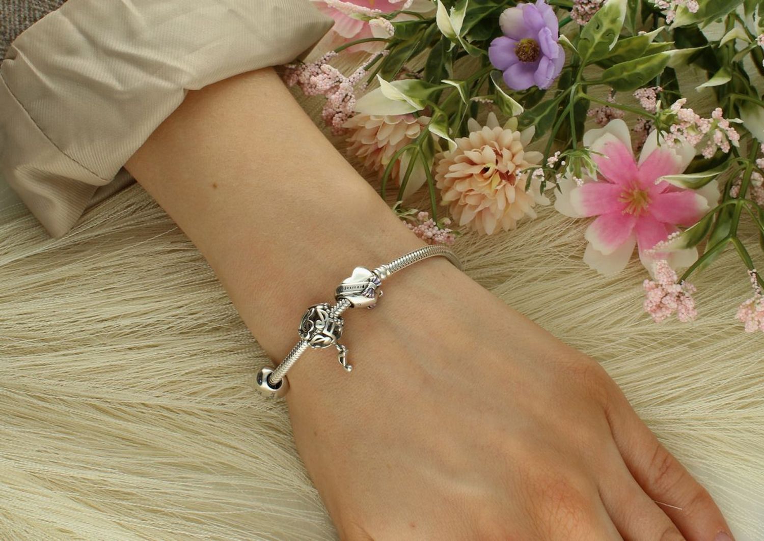 Charms Moments Druhna - srebro 925- 741989.  Modny charms do bransoletki idealny pomysł na prezent dla druhny. Charms Moments wykonany z wysokiej jakości srebra próby 925.1.jpg