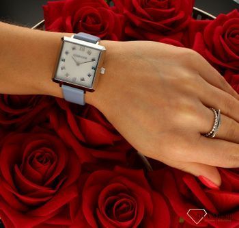 Zegarek damski Coeur de Lion Square 'Chłodny niebieski' 7630710753. Piękny zegarek ozdobiony kryształami Swarovskiego. Zegarek z niebieskim paskiem o gładkiej fakturze. Piękne uzupełnienie każdej damskiej.jpg
