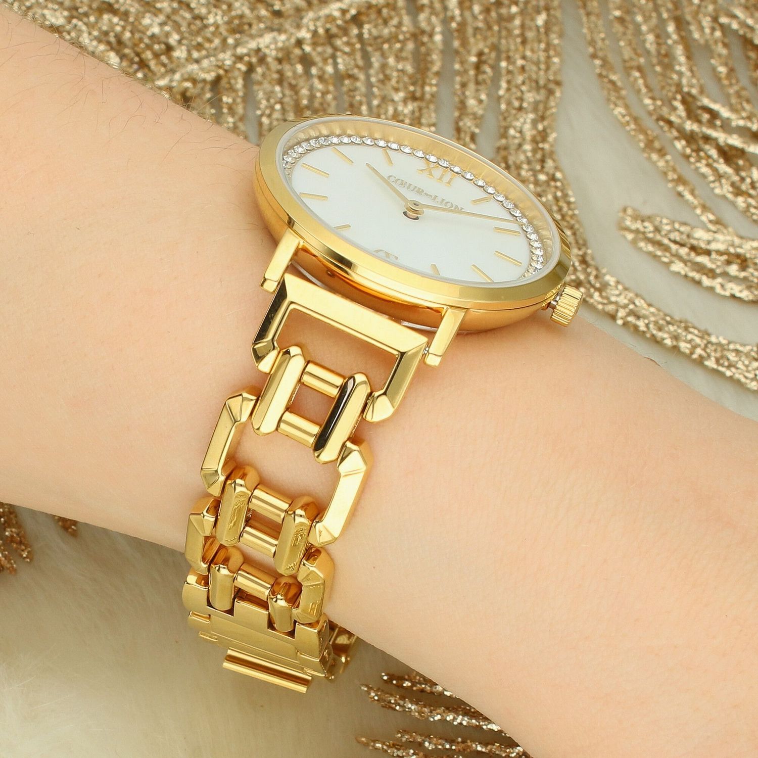 Luksusowy złoty zegarek Mother-of-Pearl Statement z tarczą z masy perłowej, kryształami i japońskim mechanizmem kwarcowym. Biżuteryjny design na wyjątkowe chwile.1.jpg