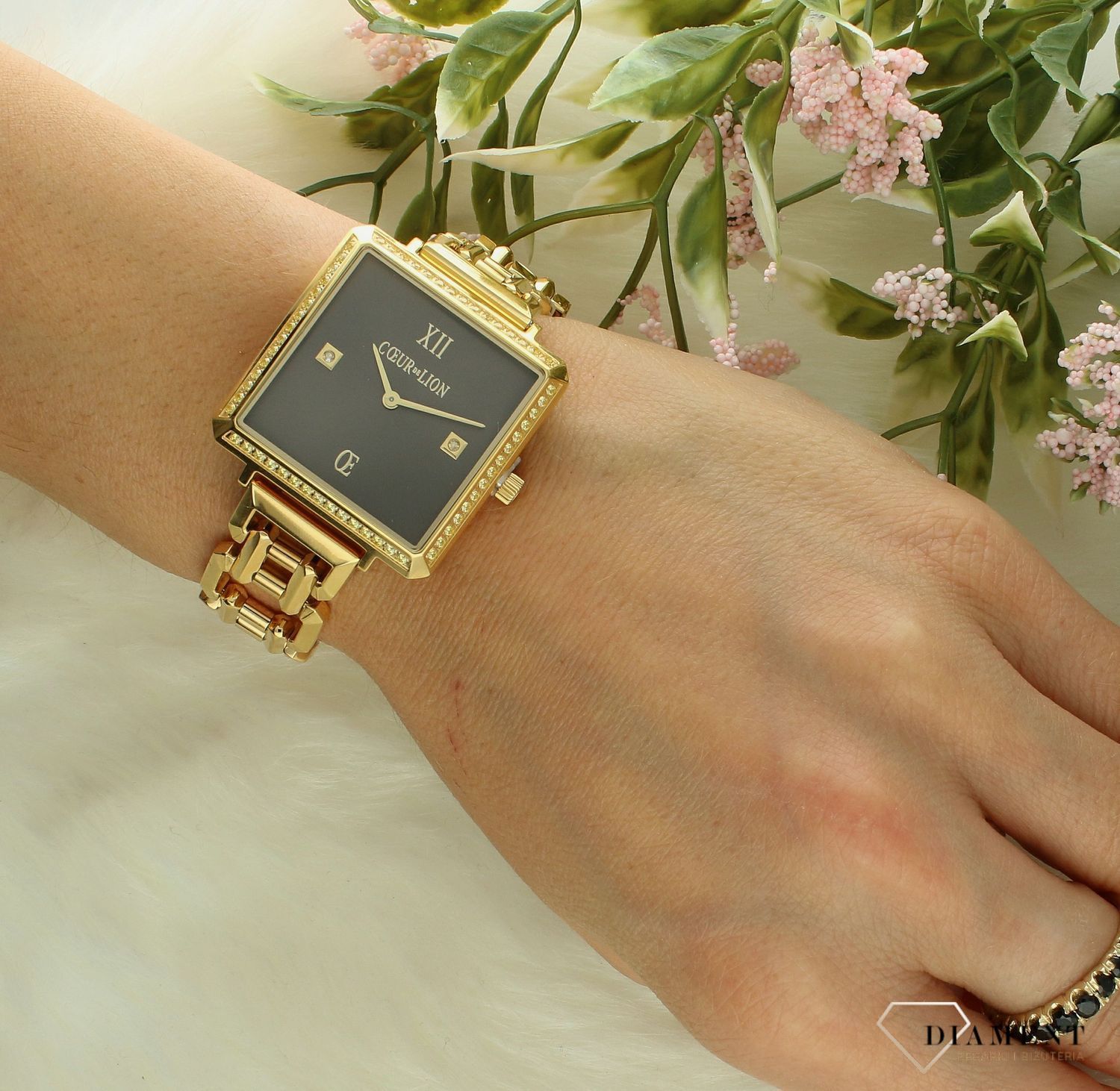 Zegarek damski Coeur de Lion na złotej bransolecie 767274-1611 . Zegarek damski biżuteryjny. Modny zegarek damski na prezent. Zegarek damski z cyrkoniami. Zegarek dla kobiety Coeur de Lion..jpg