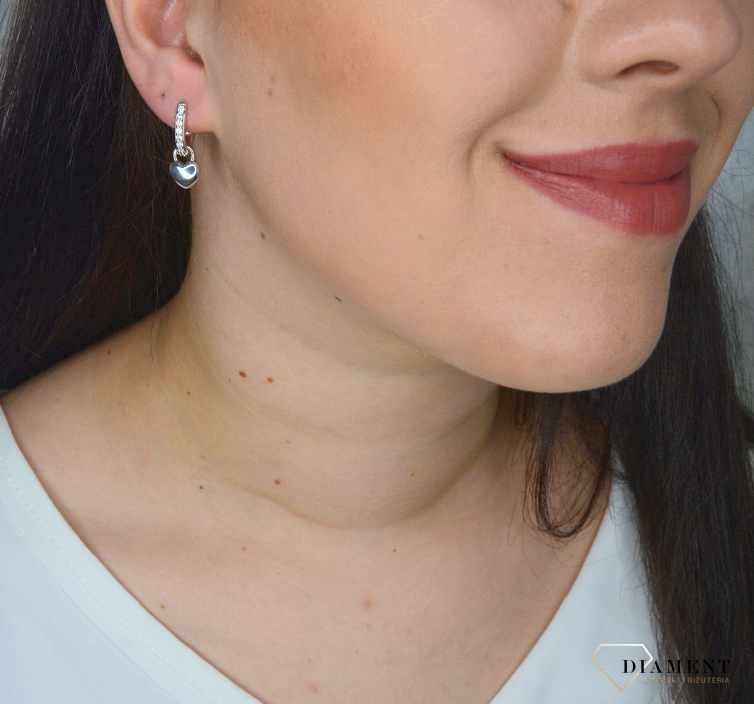 Srebrne kolczyki TI SENTO MILANO Owal z białą cyrkonią 7759ZI. Srebrne kolczyki damskie owal z białą cyrkonią wydają się być jednym z najbardziej uniwersalnych.jpg