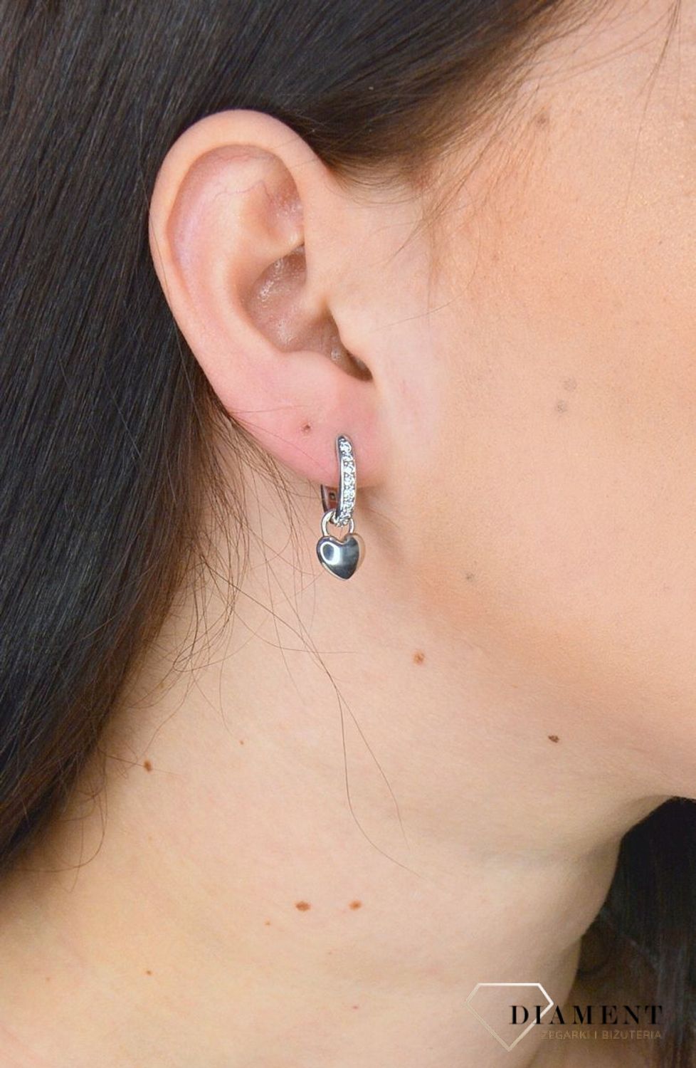 Srebrne kolczyki TI SENTO MILANO Owal z białą cyrkonią 7759ZI. Srebrne kolczyki damskie owal z białą cyrkonią wydają się być jednym z najbardziej uniwersalnych.jpg