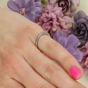 Srebrny pierścionek obrączka z cyrkoniami 925 – delikatny i kobiecy  Rozmiar 12.jpg