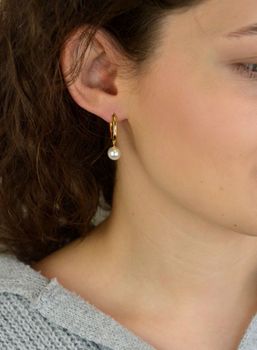 Kolczyki damskie TI SENTO 78043YP – srebro rodowane 925, częściowo złocone 18K i zdobione perłami. Eleganckie, uniwersalne i efektowne, idealne do codziennych stylizacji, do biura i na wieczorne wyjścia (1).JPG