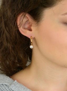 Kolczyki damskie TI SENTO 78043YP – srebro rodowane 925, częściowo złocone 18K i zdobione perłami. Eleganckie, uniwersalne i efektowne, idealne do codziennych stylizacji, do biura i na wieczorne wyjścia (5).JPG