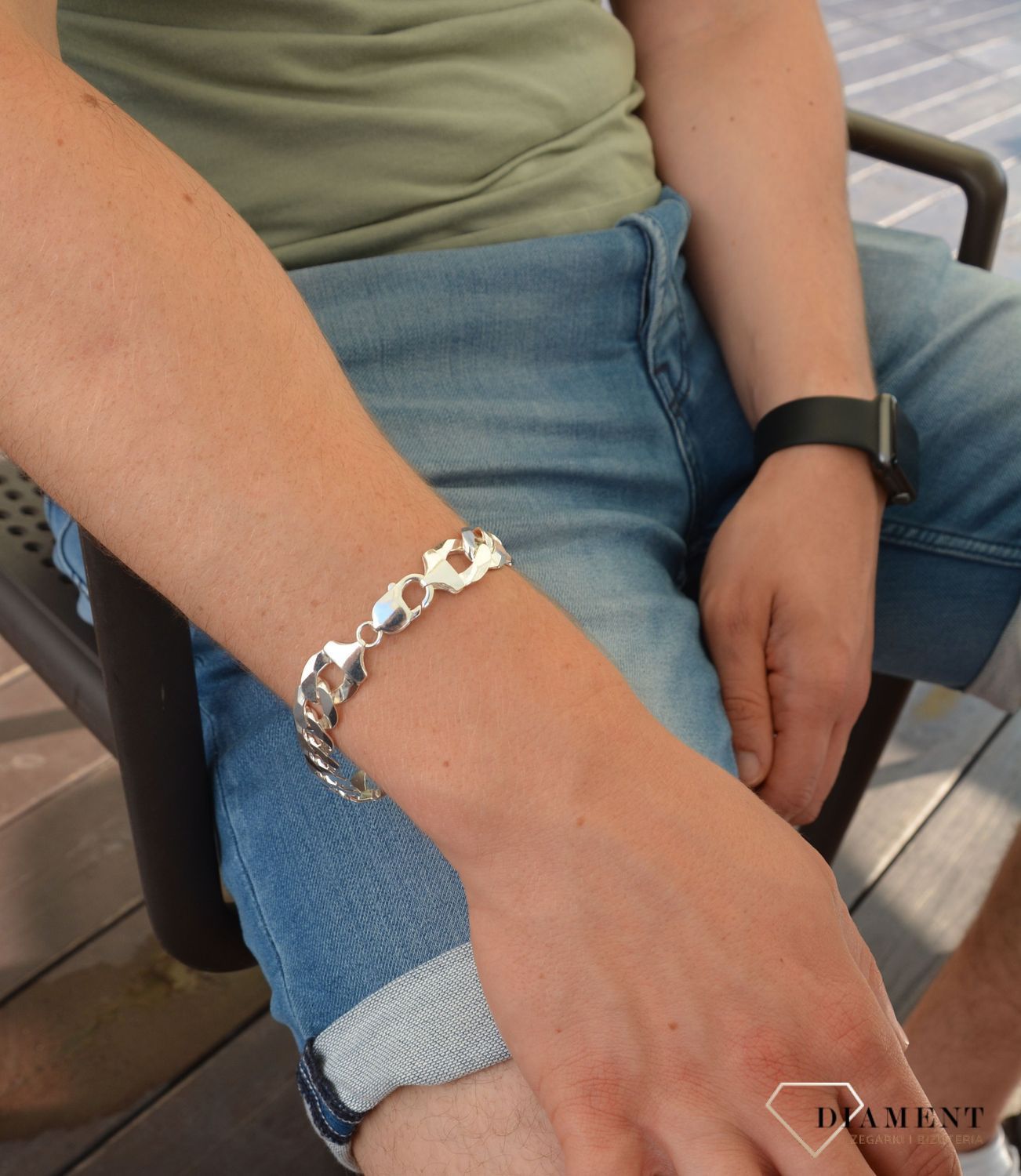 Srebrna bransoletka o grubych oczkach w splocie pancerka. Klasyczna srebrna bransoletka wykonana z wysokiej jakości srebra 925..jpg