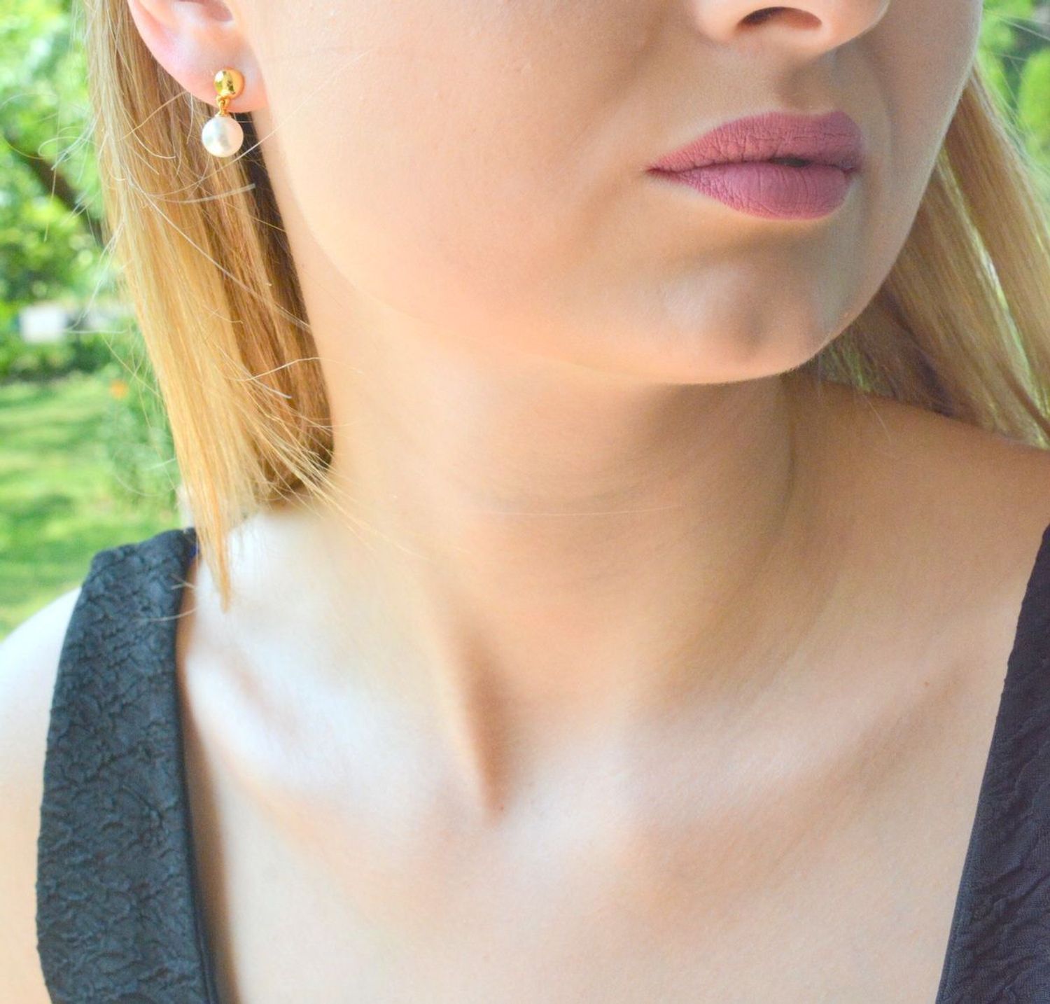 Srebrne kolczyki wiszące Ti Sento pozłacane z perłą 7912YP. Kolczyki zostały wykonane z najwyższej jakości srebra próby 925. Wzór kolczyków, który jest uniwersalny przez swoją formę. Kolczyki z perłą. Kolczyki wisz (5).jpg