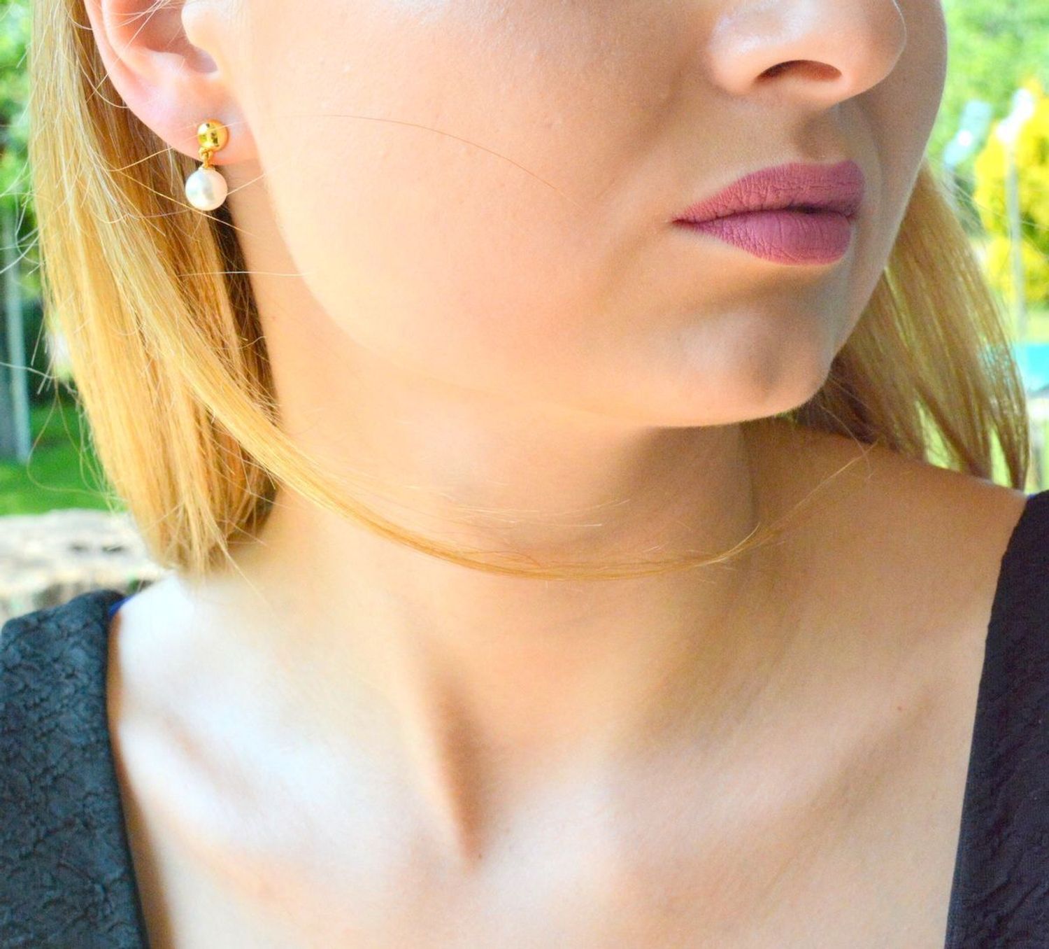 Srebrne kolczyki wiszące Ti Sento pozłacane z perłą 7912YP. Kolczyki zostały wykonane z najwyższej jakości srebra próby 925. Wzór kolczyków, który jest uniwersalny przez swoją formę. Kolczyki z perłą. Kolczyki wisz (5).jpg