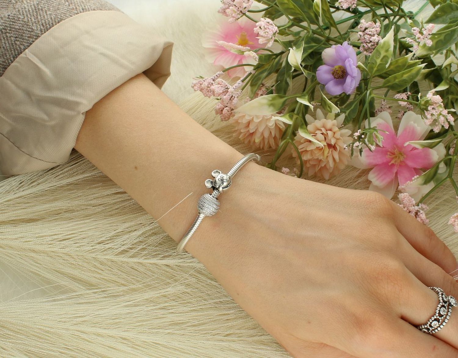 Charms Moments srebrny 925 Myszka Miki 1.jpg