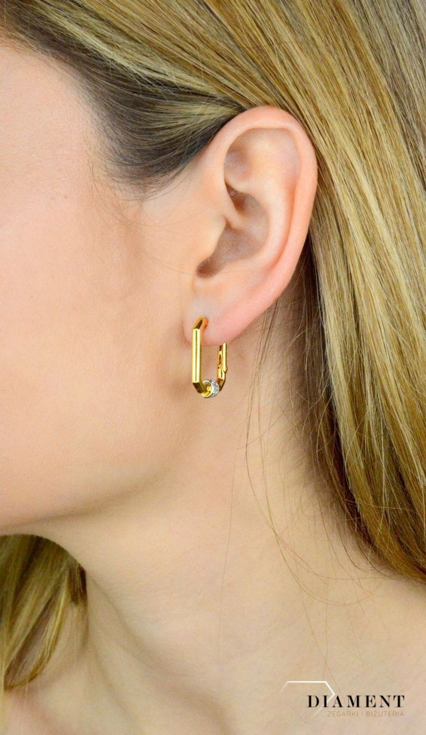 Kolczyki srebrne pokryte złotem Ti Sento Milano ozdobione cyrkonią 7919ZY. Urzekające kolczyki ze srebra pokrytego złotem w kształcie prostokąta. Kolczyki marki Ti Sento idealne dla kobiet, które kochają kl.jpg