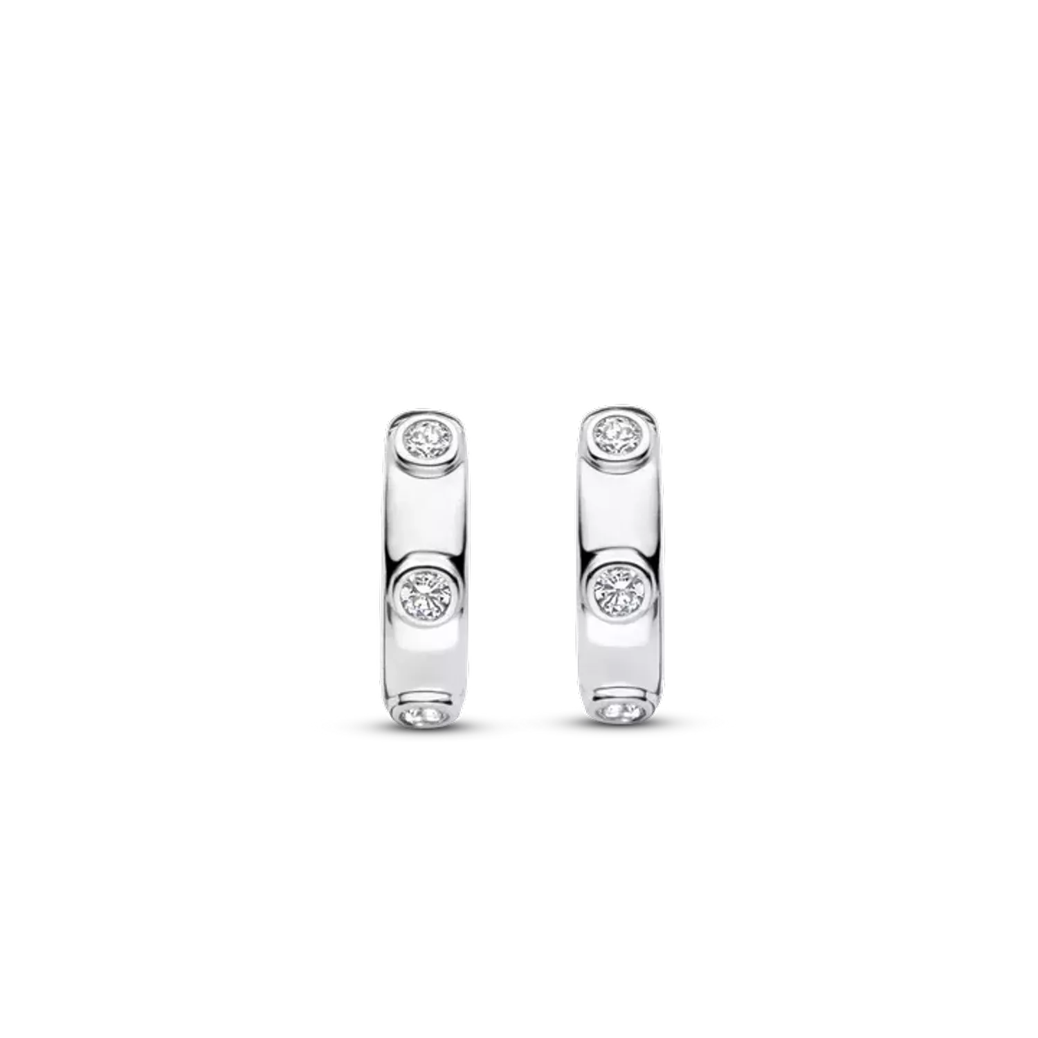 Kolczyki damskie srebrne rodowane  TI SENTO Milano ozdobione cyrkoniami 7953ZI Urzekające kolczyki ze srebra rodowanego w kształcie kółeczka. Kolczyki marki Ti Sento idealne dla kobiet, które kochają klasyczną biżuterię z n.webp