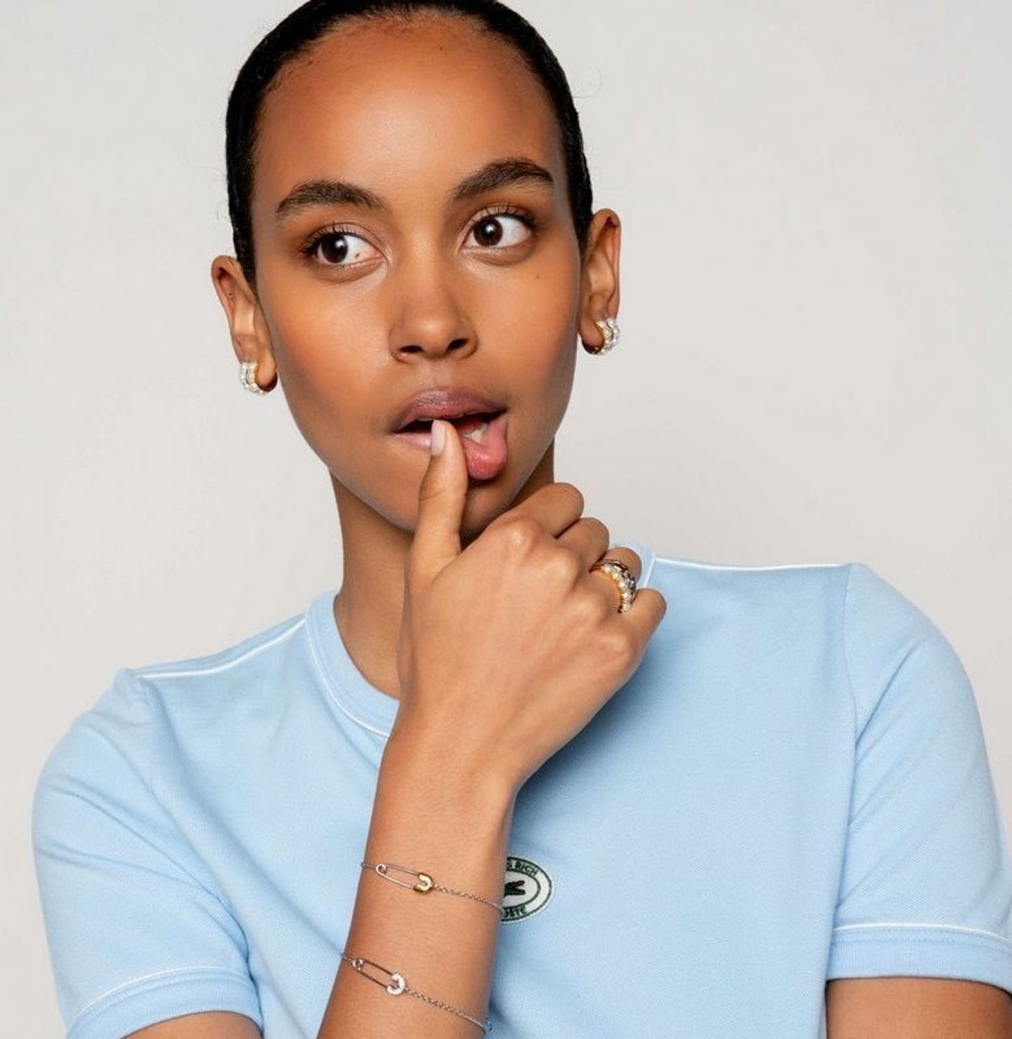 Kolczyki srebrne TI SENTO pozłacane kółeczka z perłami 7962YP. Kolczyki srebrne Ti Sento. Kolczyki srebrne z perłami. Kolczyki srebrne pokryte złotem na prezent dla kobiety. Srebrne kolczyki Ti Sento pozłacane kółeczka.  (2).jpg