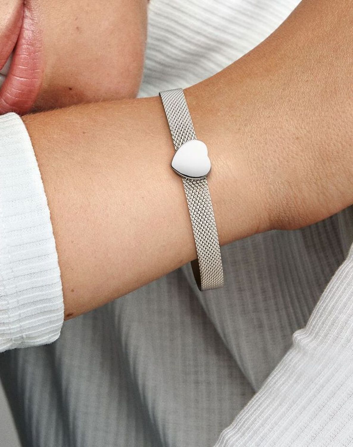 Charms Moments serce 797620. Modny charms do bransoletki  w kształcie serduszka. Koralik pasuje do bransoletek modułowych popularnych marek (np firmy Pandora; Apart)..JPG