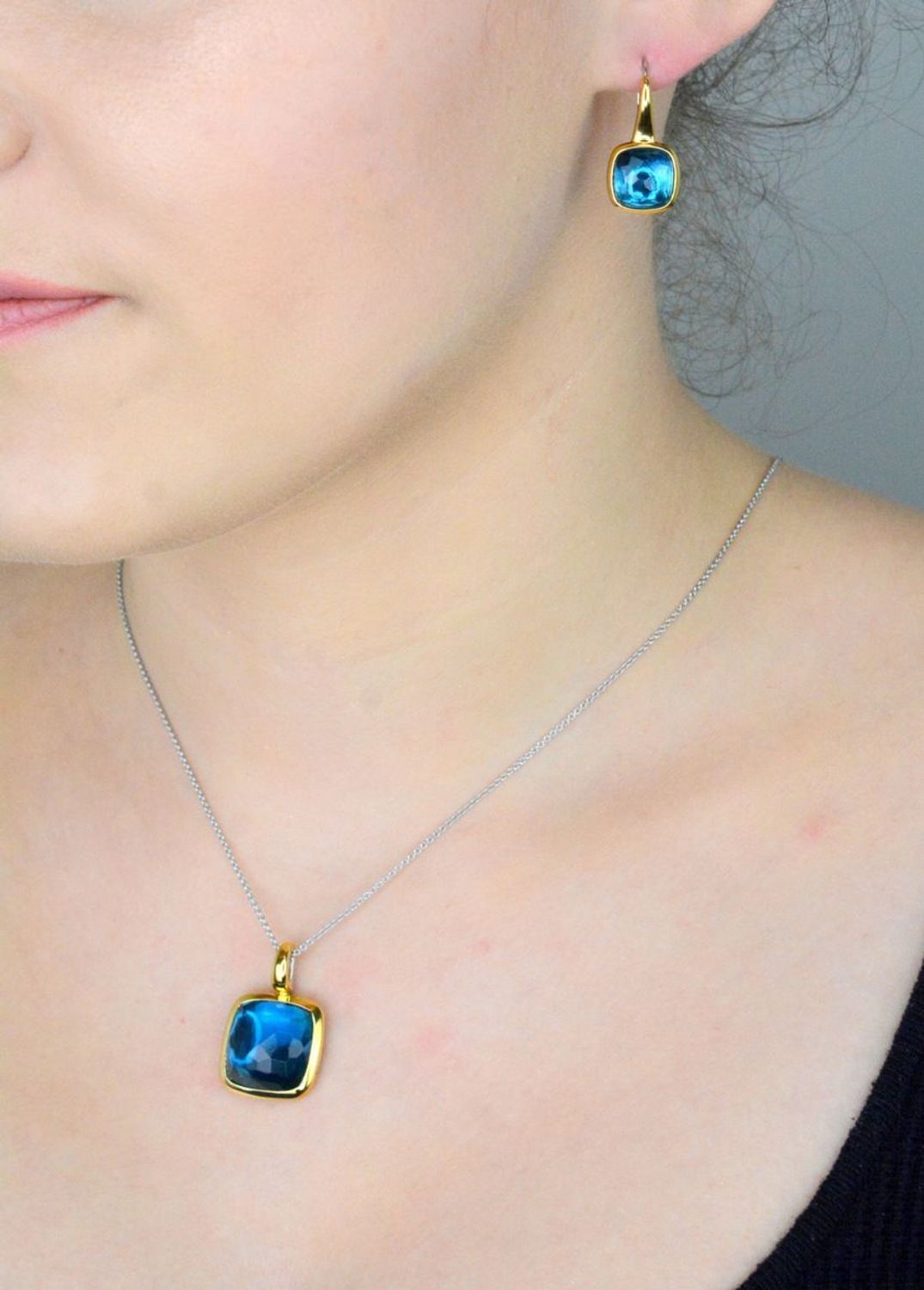 Kolczyki srebrne pozłacane TI SENTO 7989DB Kolczyki TI SENTO 7989DB to elegancka biżuteria, która łączy w sobie klasyczną estetykę z nowoczesnym designem.1.jpg