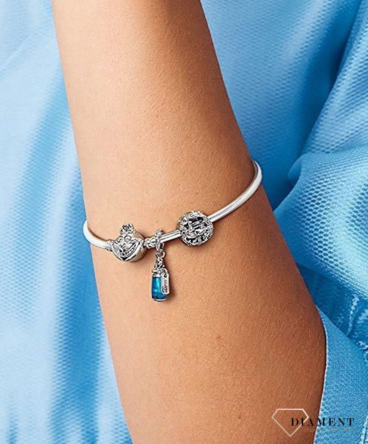 Upamiętnij ukochaną bohaterkę filmu Disneya zawieszką z napisem „Wypij mnie”.JPG