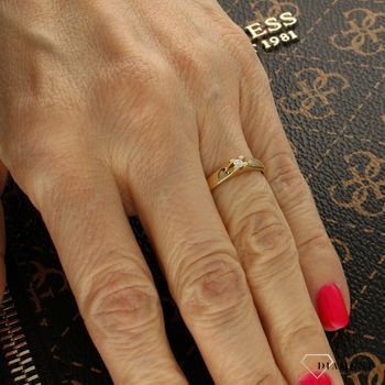 Pierścionek złoty DIAMENT żółte złoto, jeden diament, podwyższony 910243061110.jpg