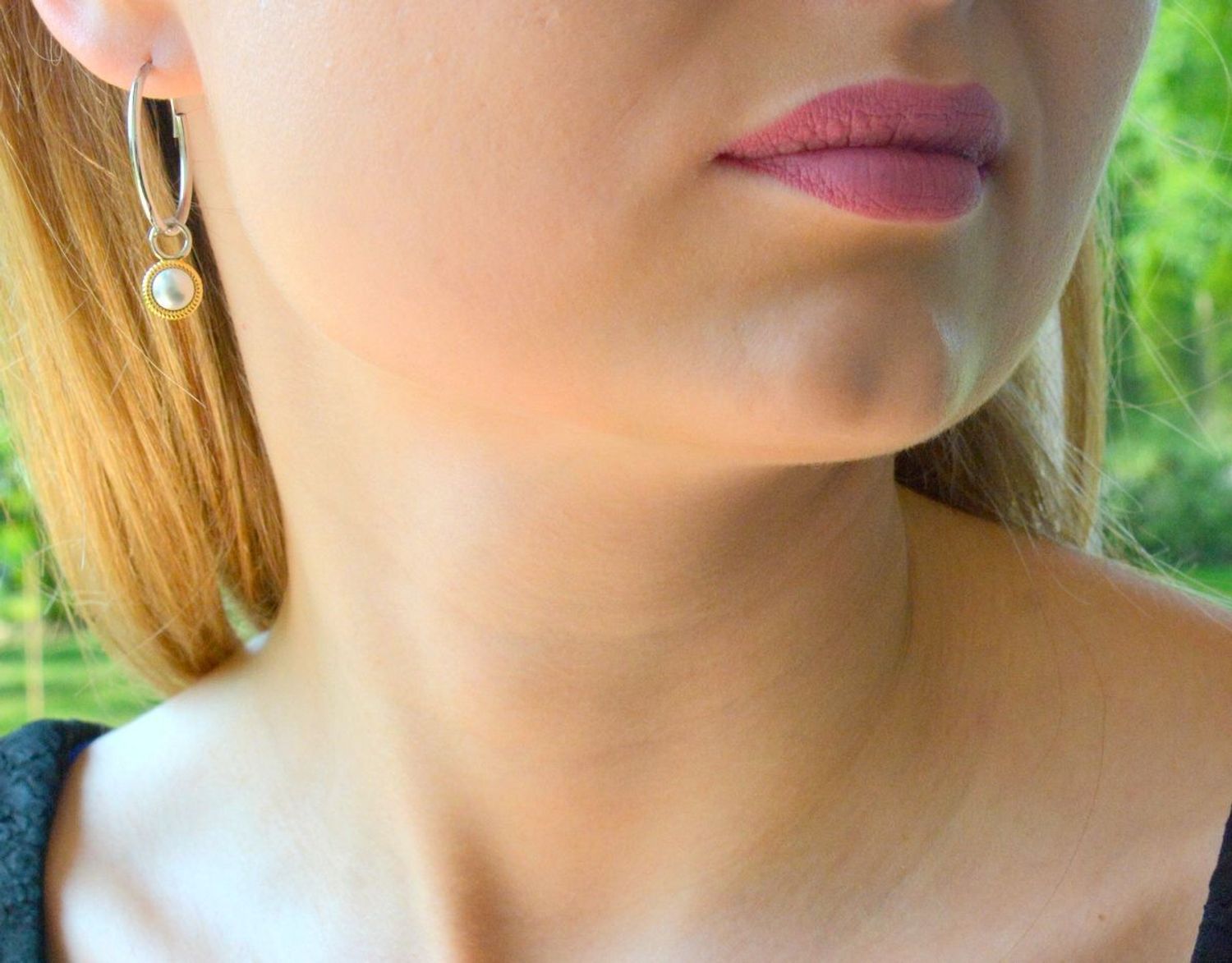 Zawieszki do kolczyków Ti Sento Milano z perłą 9261YP. Srebrna zawieszka do kolczyków o okrągłym kształcie. Zawieszka do kolczyków z perłą w kolorze jasnym dookoła w kolorze złotym. Zawieszka do kolczyków (2).jpg