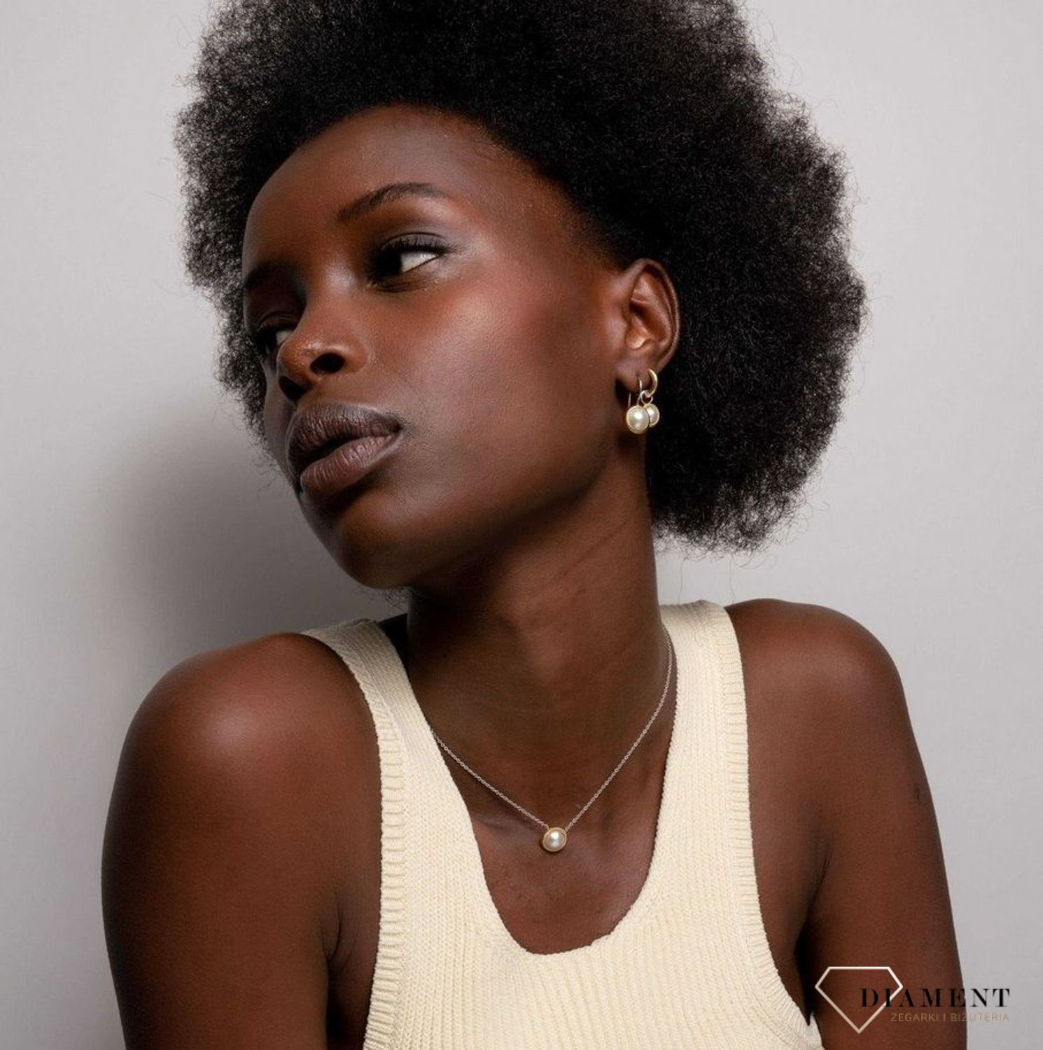 Zawieszki do kolczyków Ti Sento Milano z perłą 9261YP. Srebrna zawieszka do kolczyków o okrągłym kształcie. Zawieszka do kolczyków z perłą w kolorze jasnym dookoła w kolorze złotym. Zawieszka do kolczyków (2).jpg