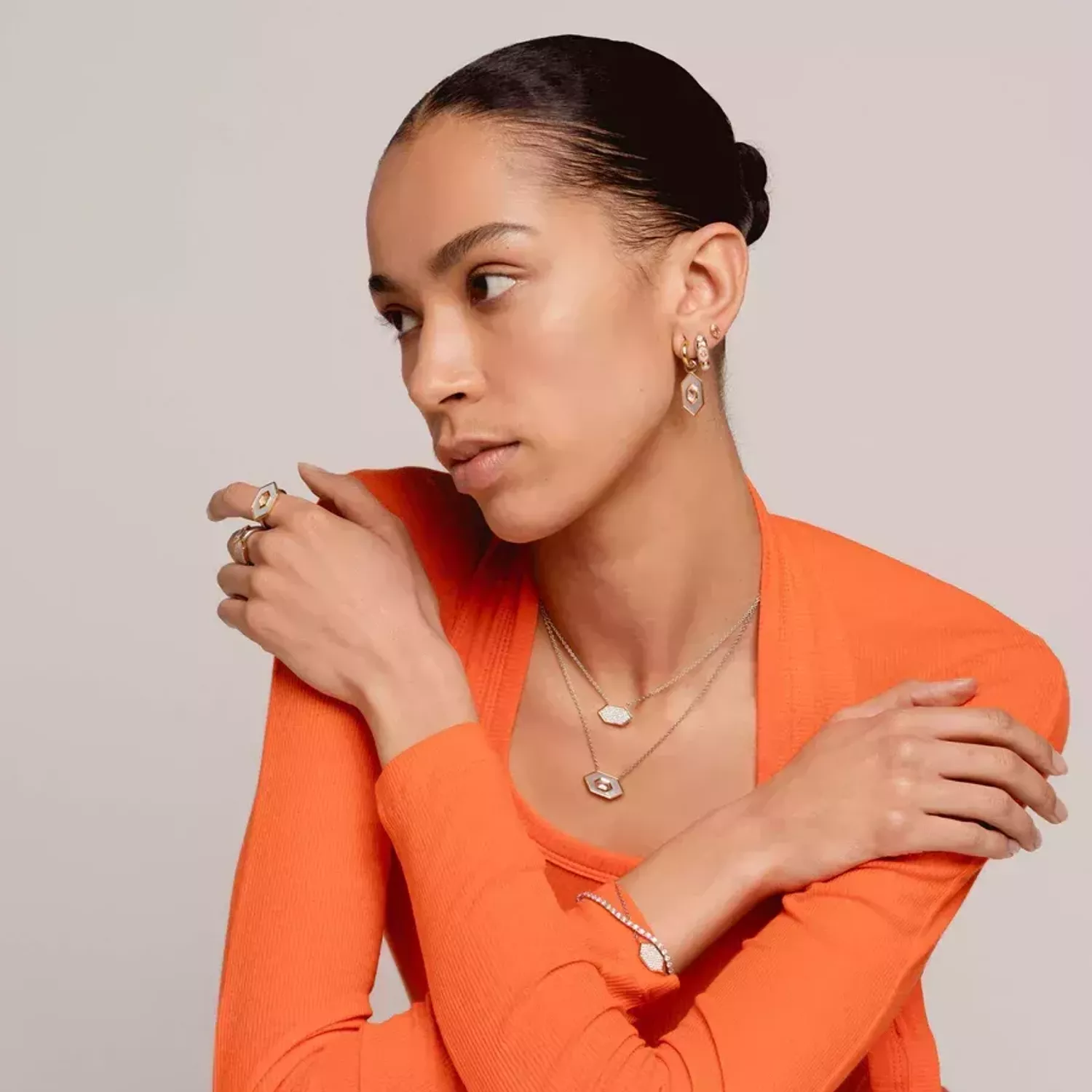 Srebrne zawieszki do kolczyków pokryte złotem TI BSENTO Masa perłowa i szampańska cyrkonia 9271MW. Zawieszki marki TI SENTO wykonany z najwyższej próby rodowanego srebra 925. Twórz własne kompozycję tworząc z marką TI SENTO..webp