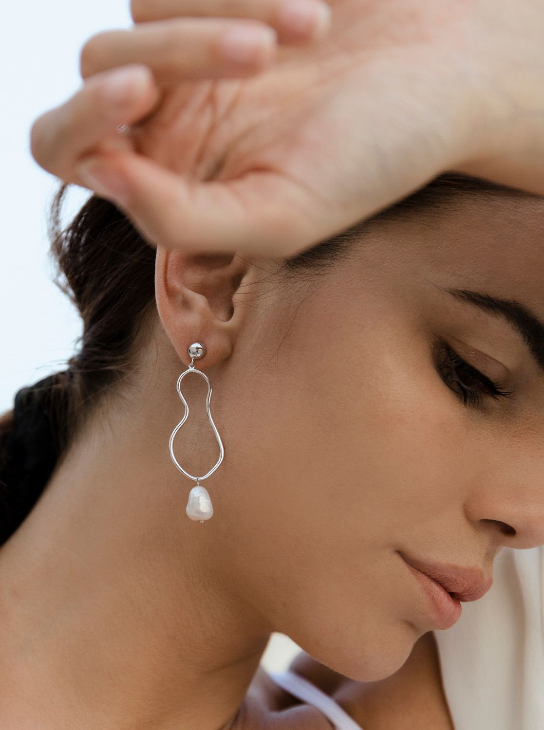 Kolczyki srebrne wiszące 'perły naturalne'  Kolczyki srebrne Damskie w Sklepie z Biżuterią zegarki-diament.pl. Piękne i Eleganckie kolczyki dla Kobiet. Prawdziwe Srebro.Darmowa wysyłka. Idealny pomysł na prezent 1.jpg