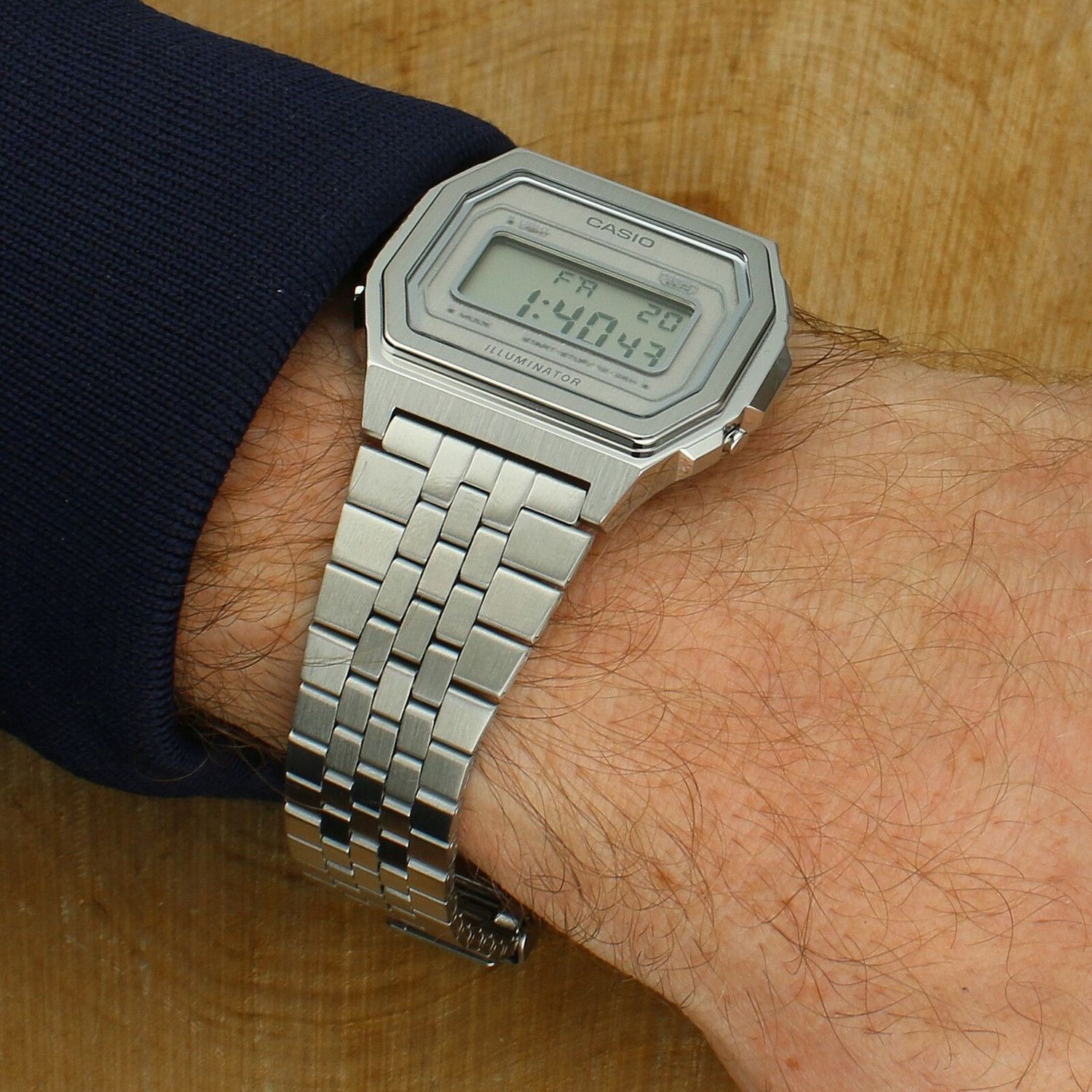 Zegarek Casio Vintage A1000A-7EF – zegarek cyfrowy retro stalowy z alarmem LED vintage.jpg