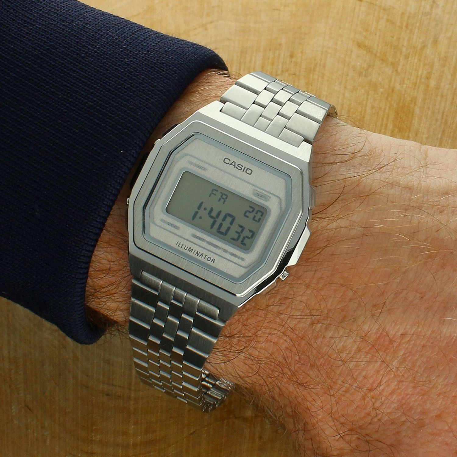 Zegarek Casio Vintage A1000A-7EF – zegarek cyfrowy retro stalowy z alarmem LED vintage.jpg