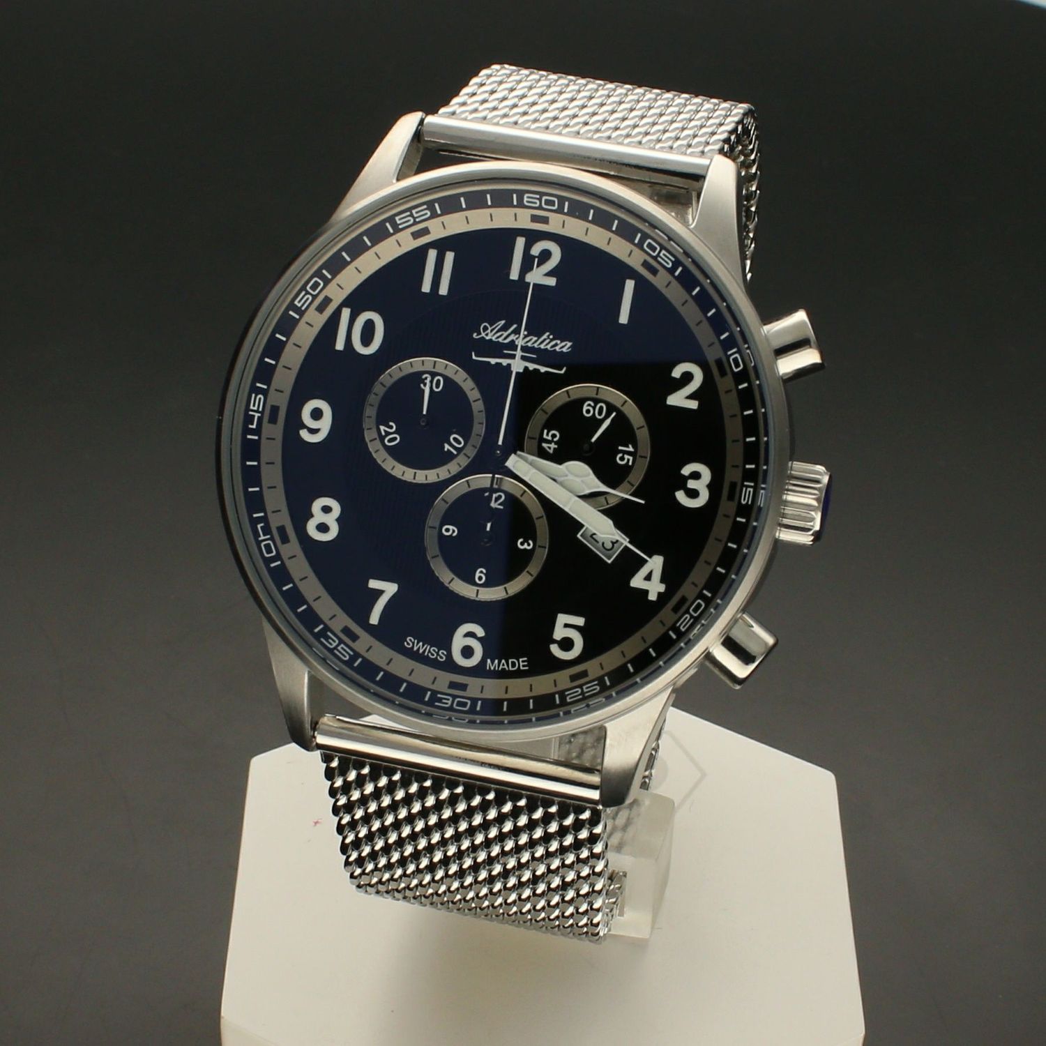 Męski zegarek Adriatica A1076.5224CH wyposażony jest w kwarcowy mechanizm, zasilany za pomocą baterii. Posiada bardzo wysoką dokładność mierzenia czasu.webp