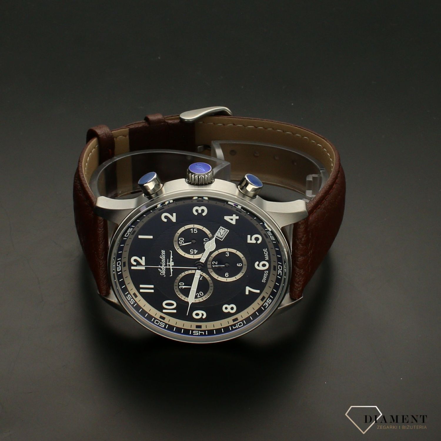 Męski zegarek Adriatica Classic Chronograph męski A1076.5B24CHXLwyposażony jest w kwarcowy mechanizm, zasilany za pomocą baterii. Posiada bardzo wysoką dokładność mierzenia czasu +- 10 sekund w przeciągu 30 dni..webp
