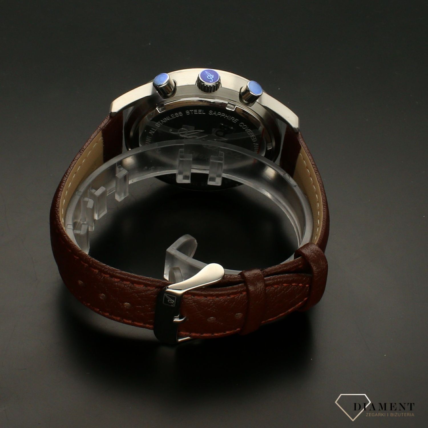 Męski zegarek Adriatica Classic Chronograph męski A1076.5B24CHXLwyposażony jest w kwarcowy mechanizm, zasilany za pomocą baterii. Posiada bardzo wysoką dokładność mierzenia czasu +- 10 sekund w przeciągu 30 dni..webp