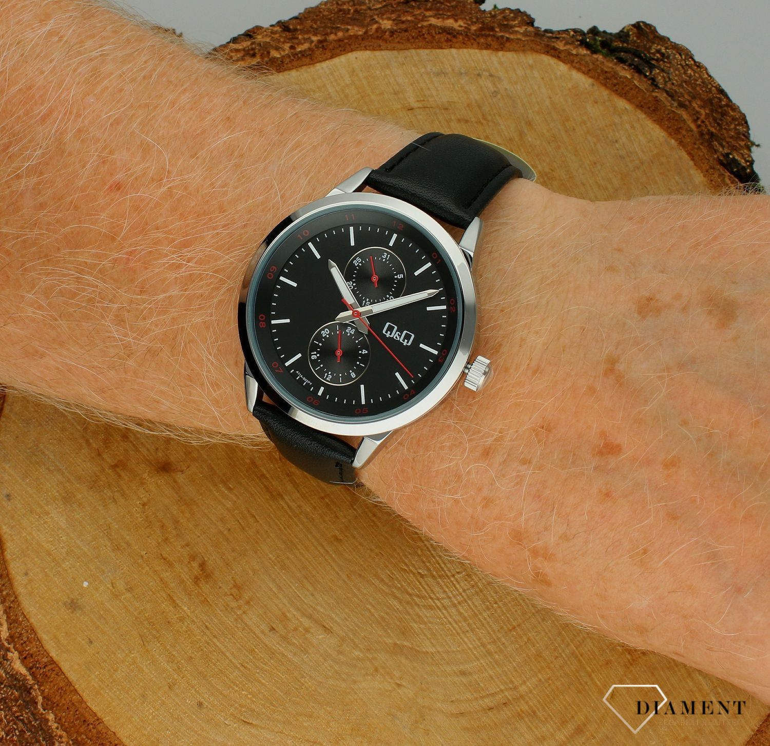 Zegarek męski QQ elegancki na czarnym pasku A11A-002P. Męski zegarek modny. Stylowy męski zegarek. Tani męski zegarek. Zegarek na prezent dla faceta. Zegarek z czarną tarczą..jpg