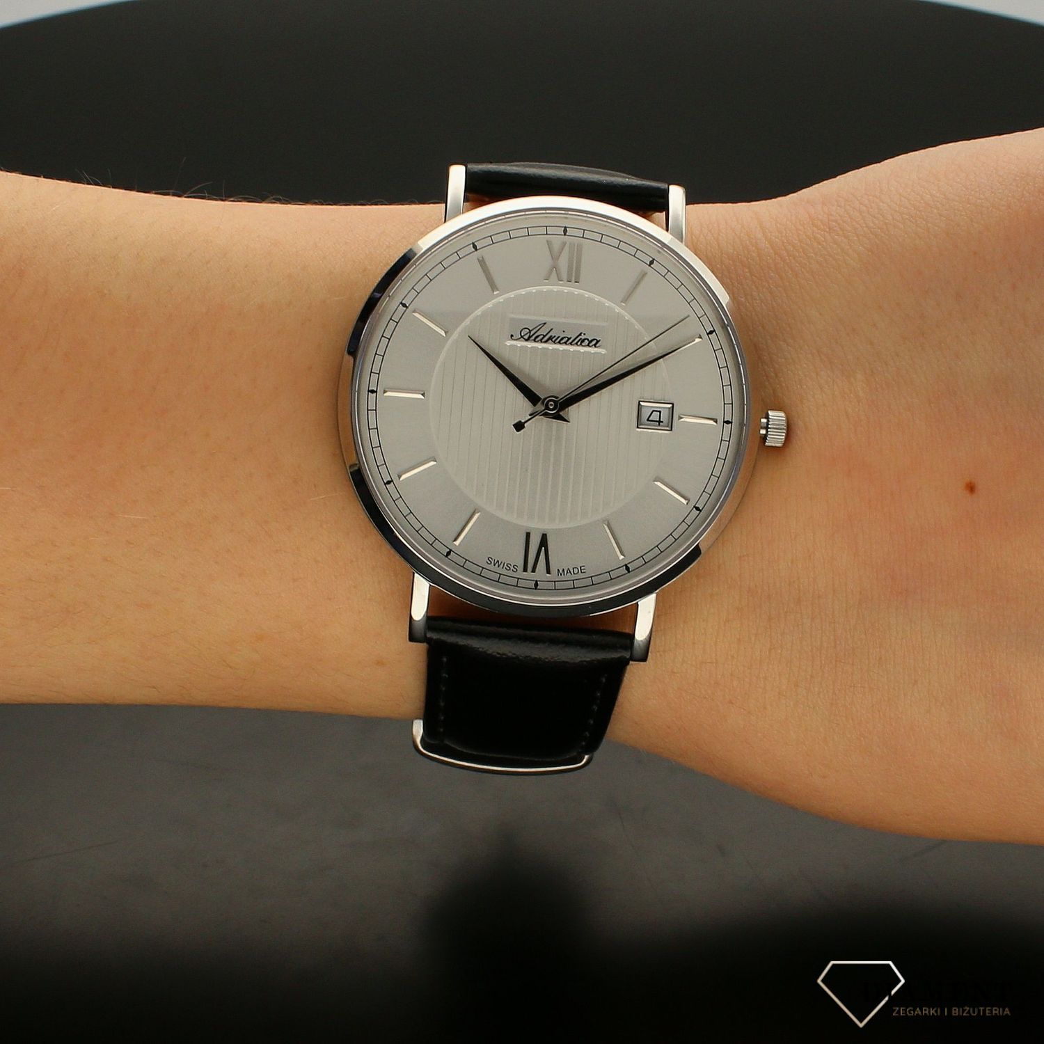 Zegarek męski Adriatica na pasku z szafirowym szkłem A1294.5263Q.webp