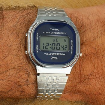 Zegarek Casio Vintage A140WE-2AEF – retro zegarek unisex cyfrowy na srebrnej bransolecie z niebieskim ekranem casio.jpg