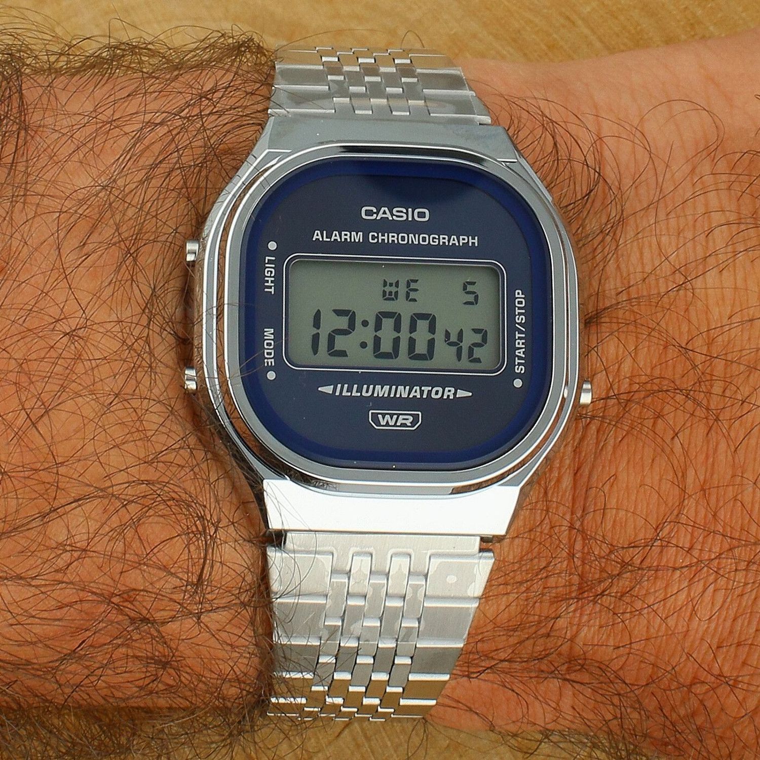 casio-vintage-a140we-2aef-zegarek-cyfrowy-unisex-srebrna-bransoleta-niebieski.jpg