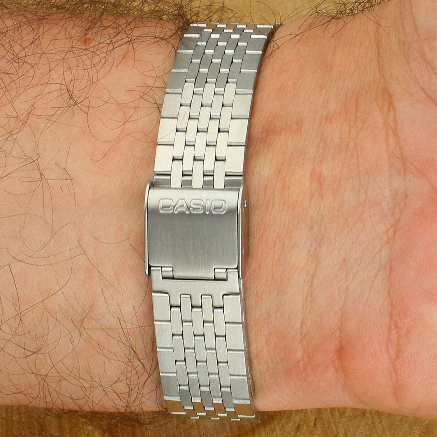 casio-vintage-a140we-2aef-zegarek-cyfrowy-unisex-srebrna-bransoleta-niebieski.jpg