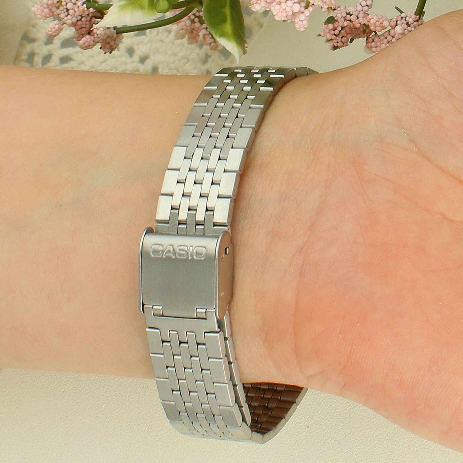Zegarek Casio Vintage A140WE-8AEF – zegarek cyfrowy unisex retro na srebrnej bransolecie (2).jpg