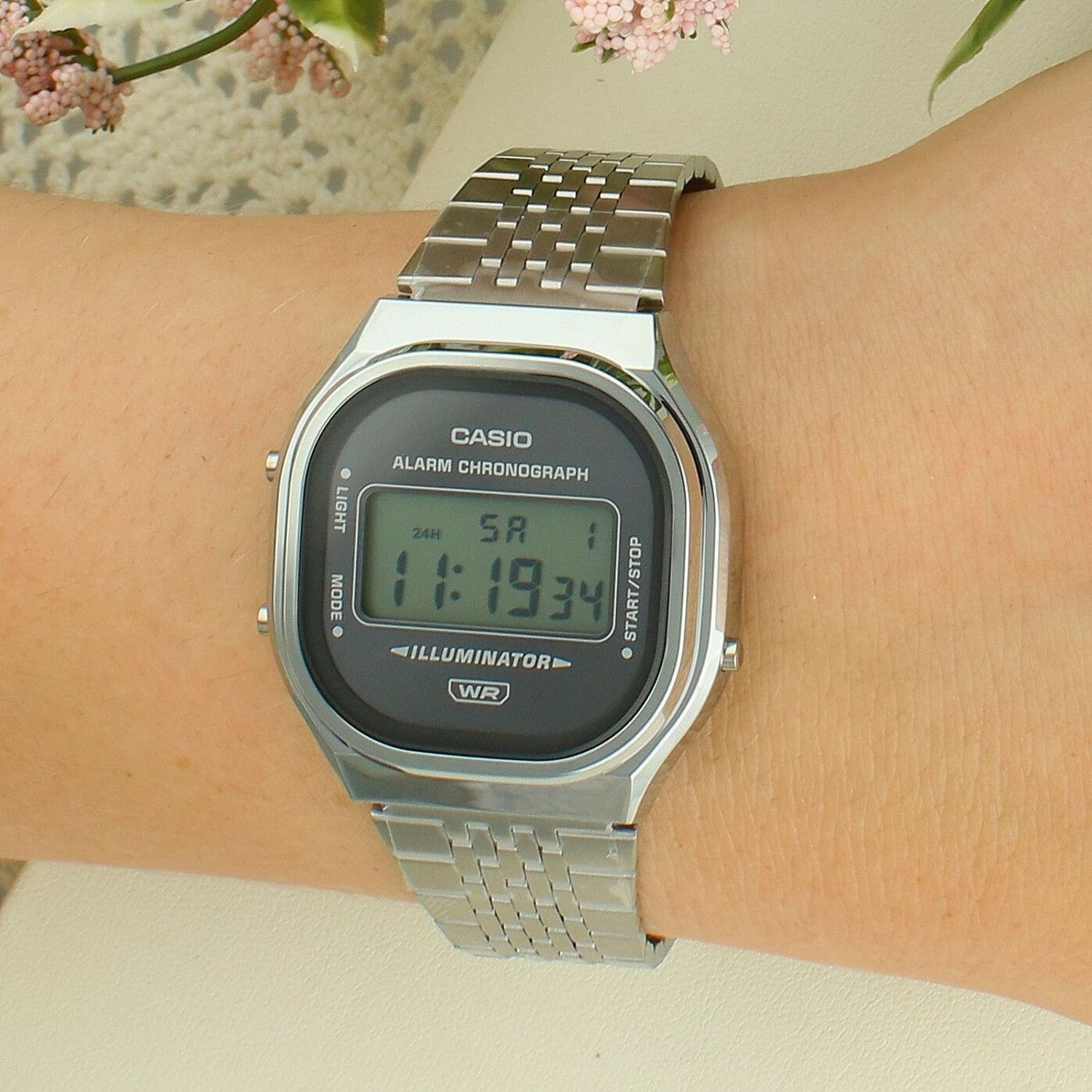 Zegarek Casio Vintage A140WE-8AEF – zegarek cyfrowy unisex retro na srebrnej bransolecie (2).jpg