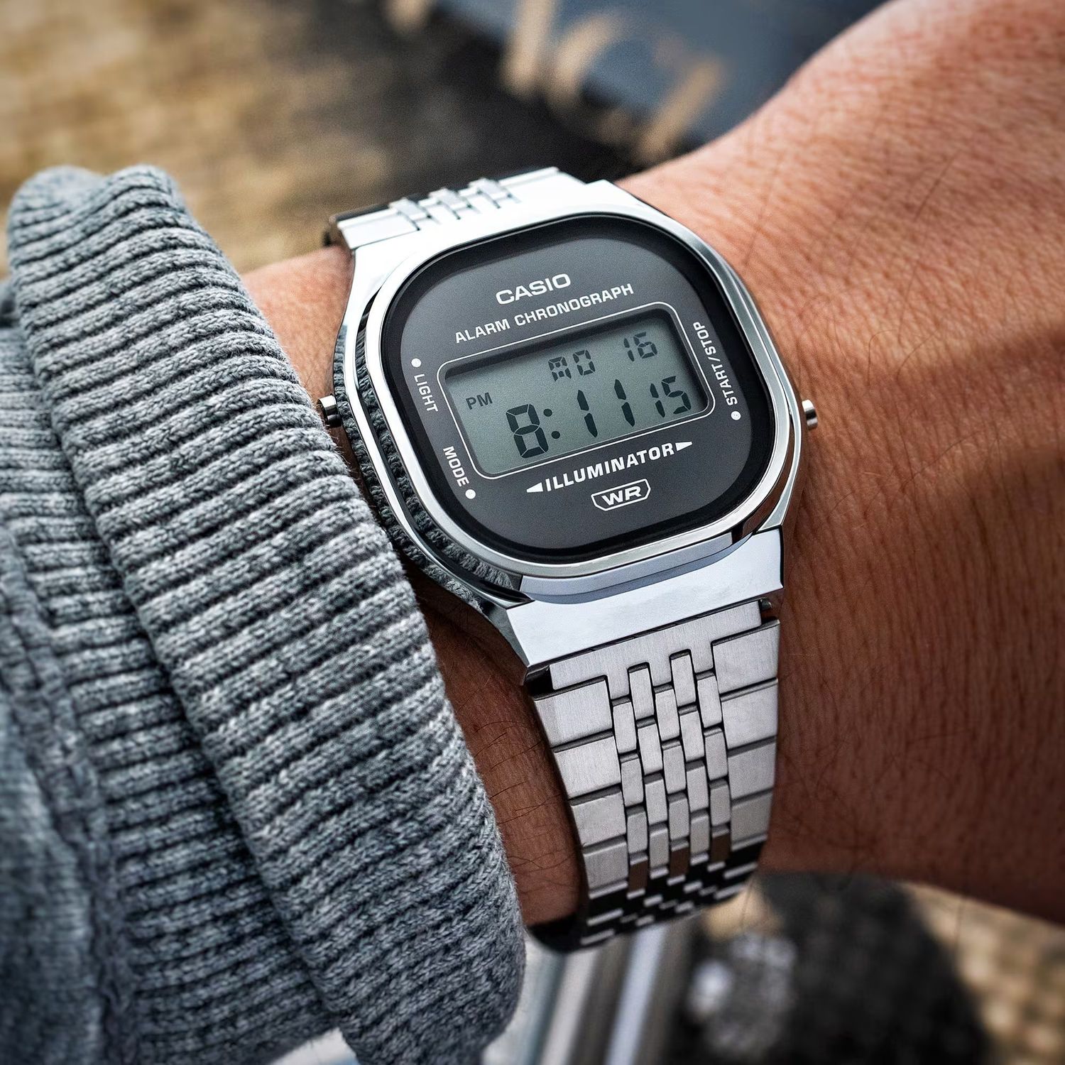 Zegarek Casio Vintage A140WE-8AEF – zegarek cyfrowy unisex retro na srebrnej bransolecie (2).jpg