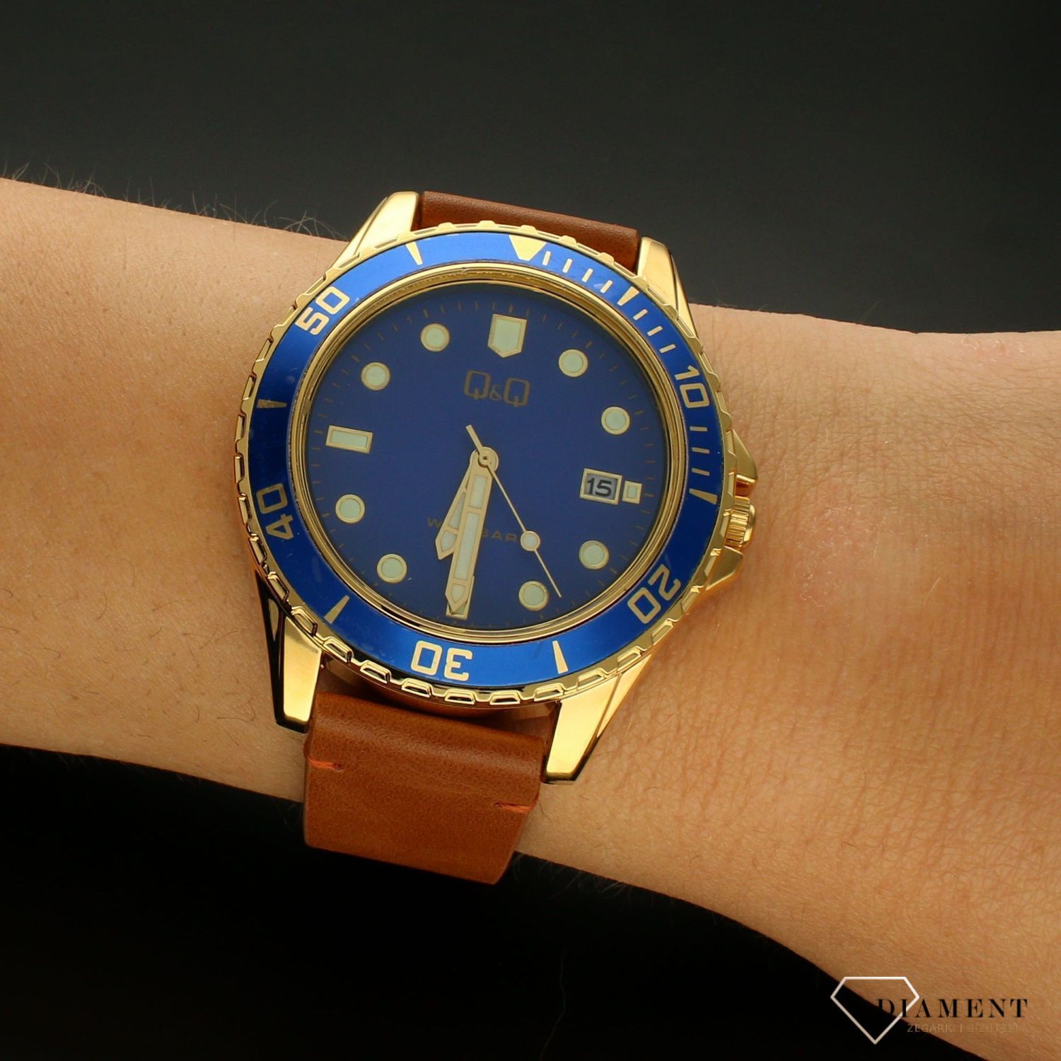 Zegarek QQ męski brązowy pasek A172-800. Zegarki męskie na pasku✓ Wymarzony prezent ✓Prezent dla taty z grawerem✓ Prezent z grawerem✓ Autoryzowany sklep. ✓Grawer 0zł ✓Gratis Kurier 24h ✓Zwrot 30 dni4.jpg