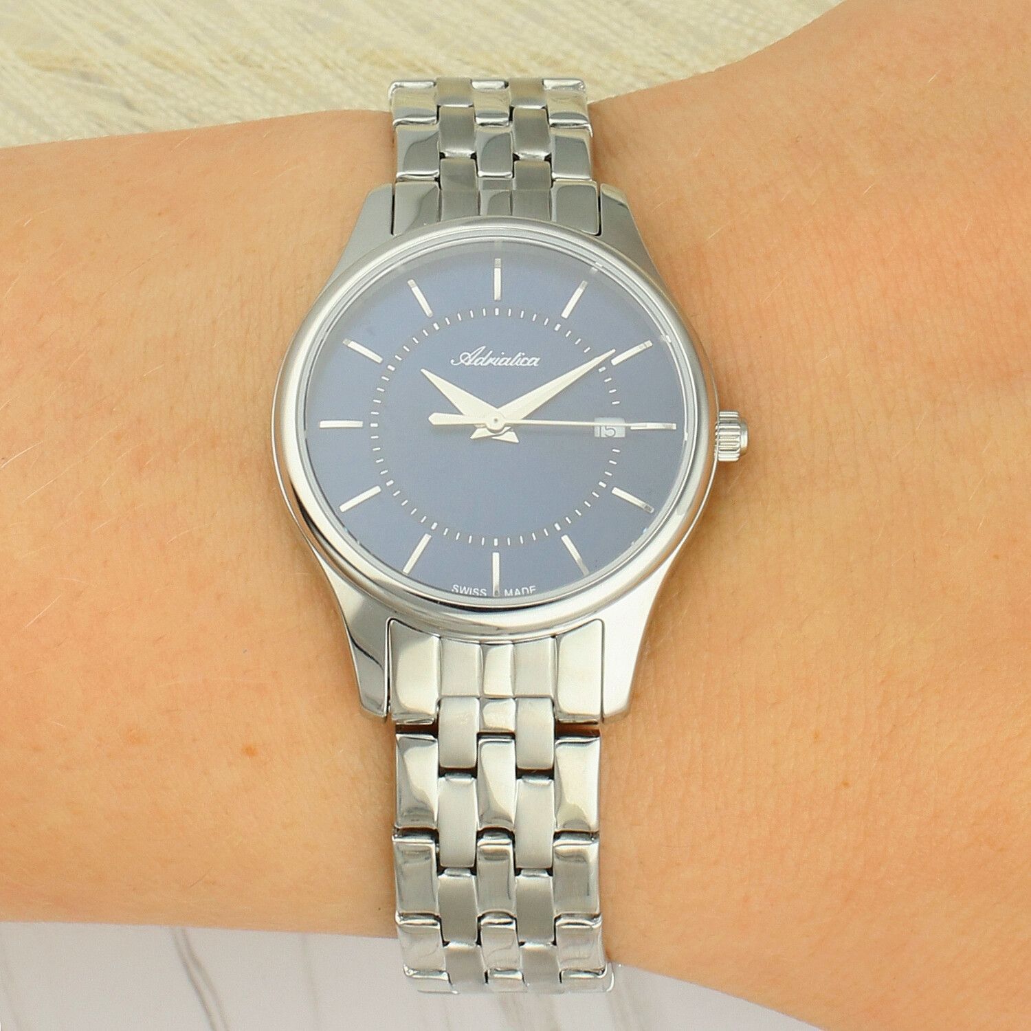 Zegarek damski Adriatica Classic Sapphire A3179.5115Q z granatową tarczą.jpg