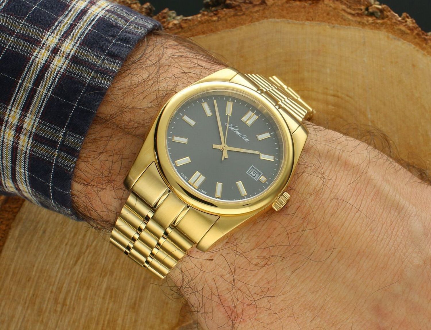 Zegarek męski Adriatica A3198.1116Q Classic Swiss Made – elegancki model z mechanizmem kwarcowym, złotą kopertą, stalową bransoletą, szkłem szafirowym i datownikiem. Idealny do codziennych i 1.jpg