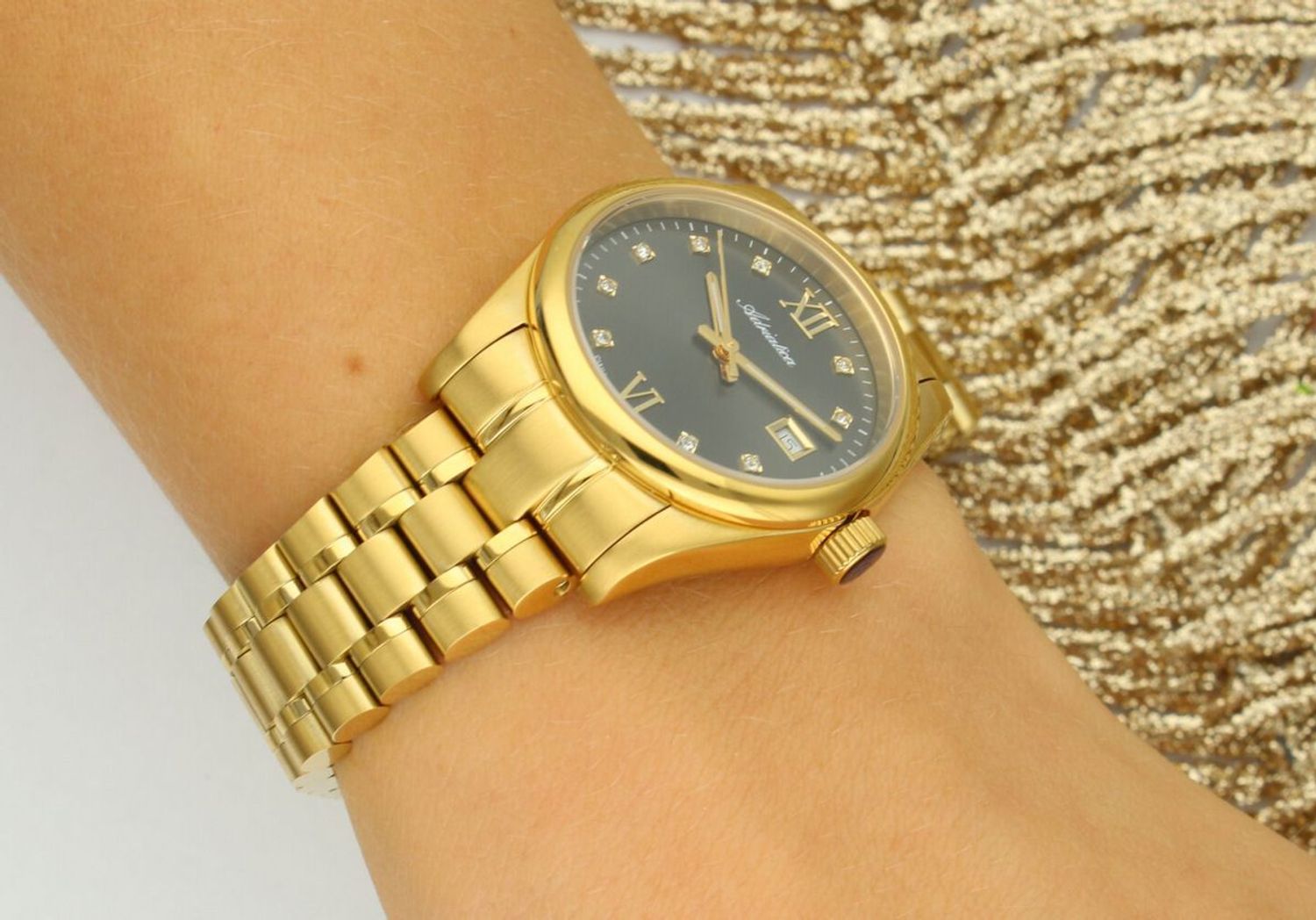 Zegarek damski Adriatica A3198.1186Q Swiss Made z mechanizmem kwarcowym, szkłem szafirowym, złotą kopertą i szarą tarczą zdobioną cyrkoniami. Elegancja i szwajcarska precyzja w jednym.1.jpg